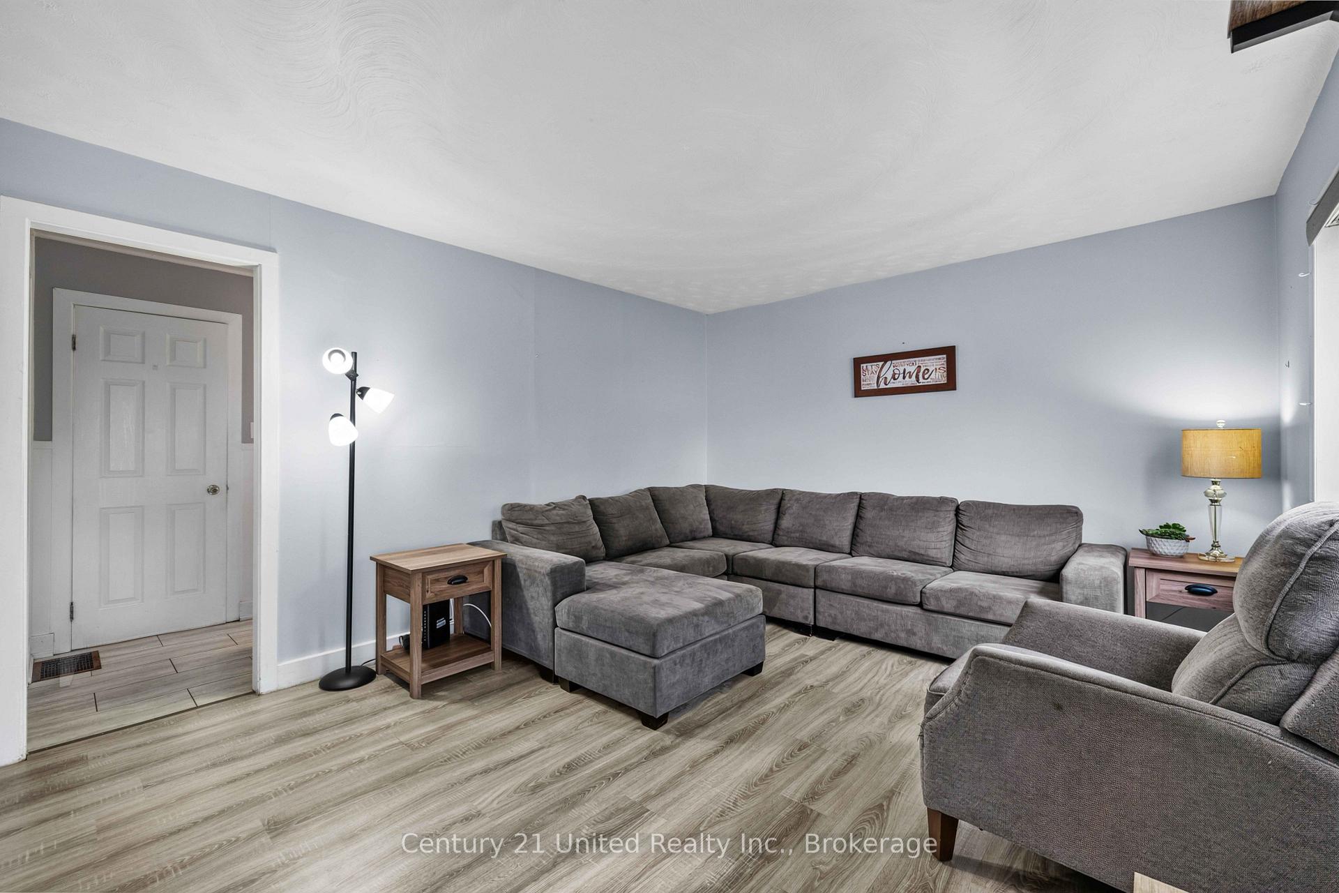 Photo 15 of 516 Glengarry Avenue, Peterborough, Northcrest Ward 5 — HOMEH