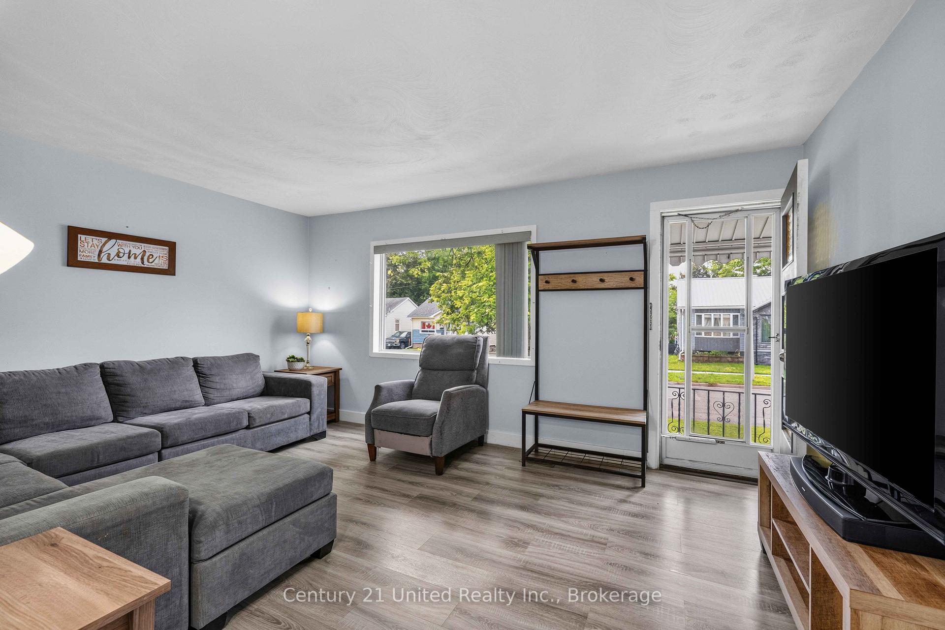 Photo 16 of 516 Glengarry Avenue, Peterborough, Northcrest Ward 5 — HOMEH