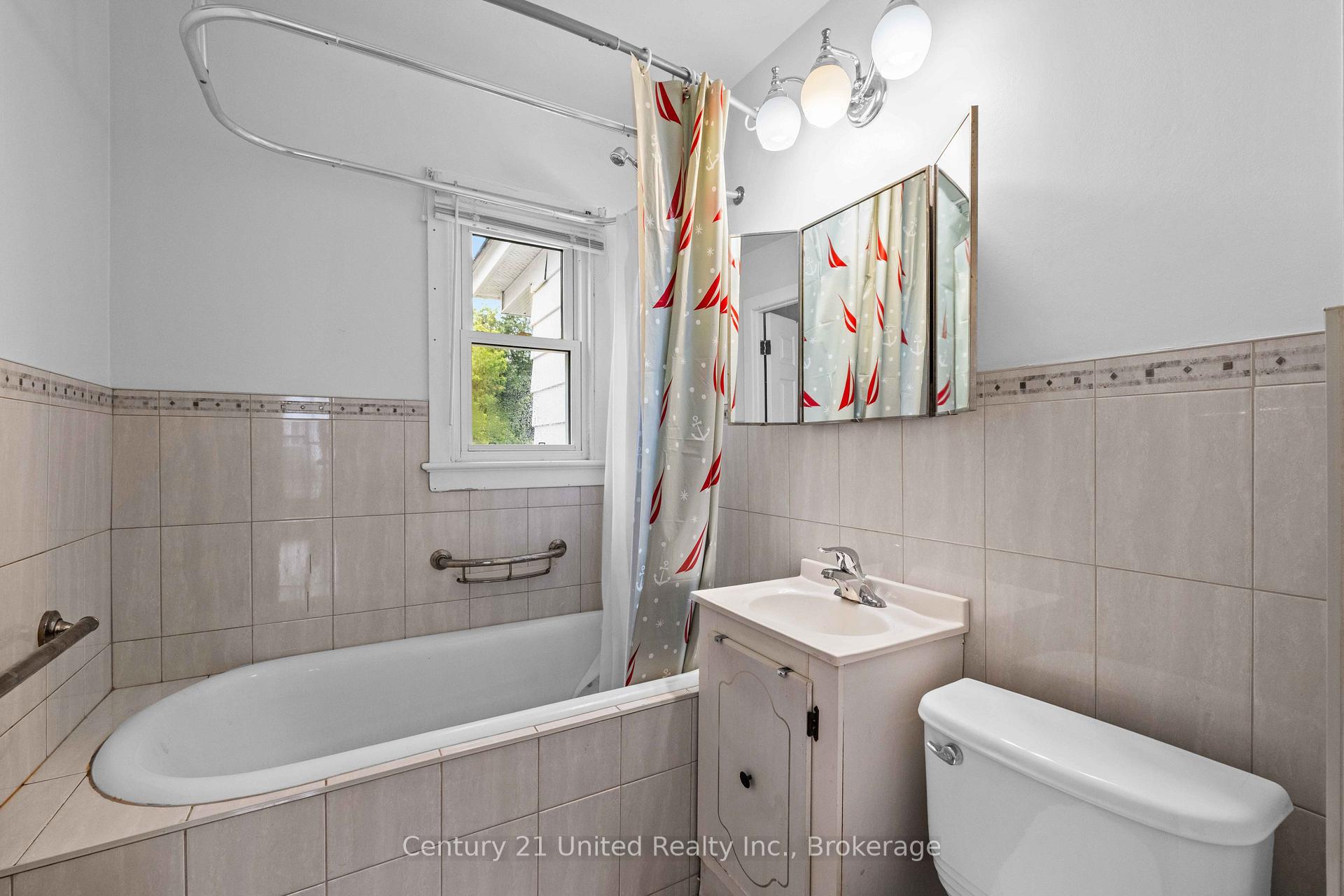 Photo 23 of 516 Glengarry Avenue, Peterborough, Northcrest Ward 5 — HOMEH