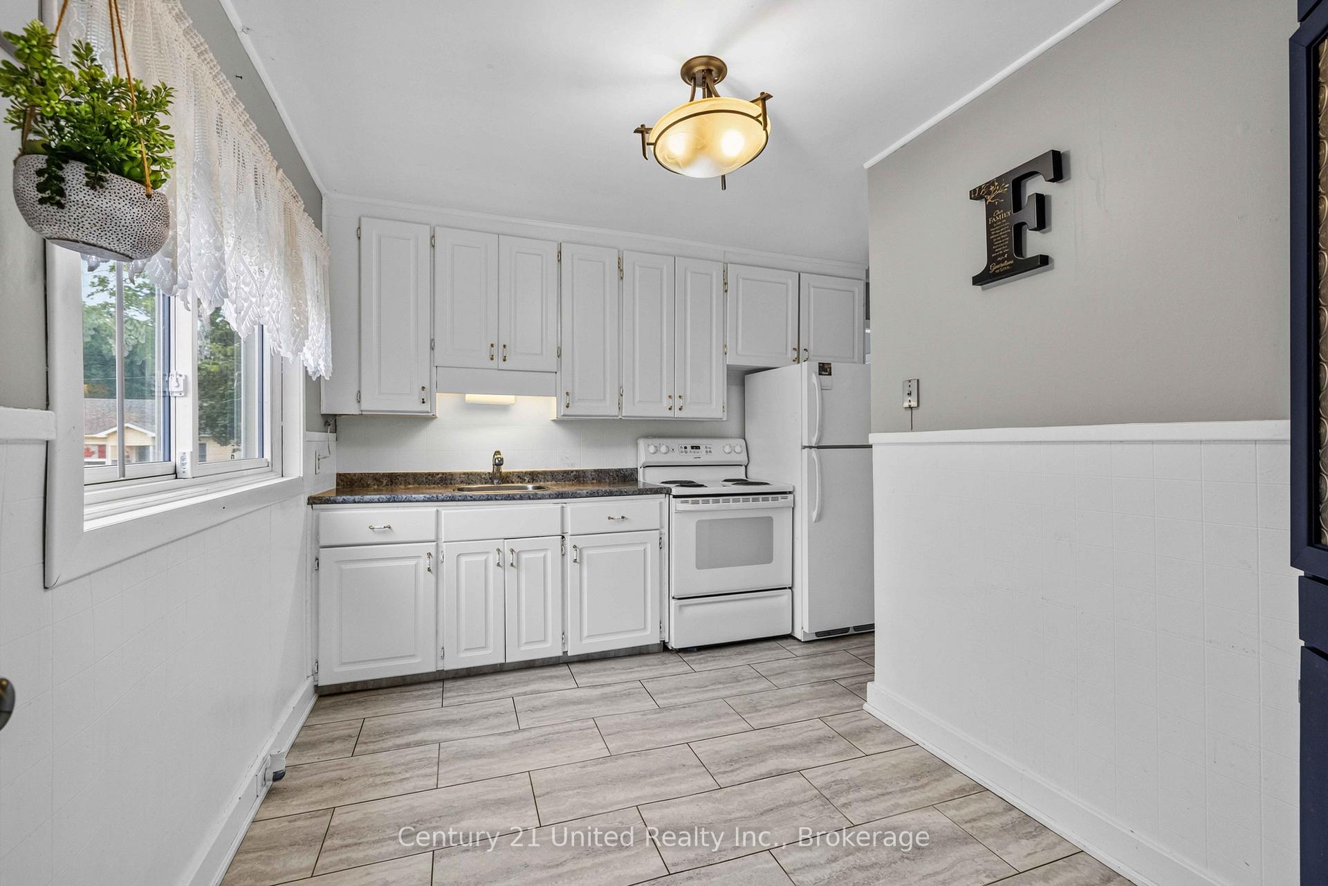 Photo 29 of 516 Glengarry Avenue, Peterborough, Northcrest Ward 5 — HOMEH