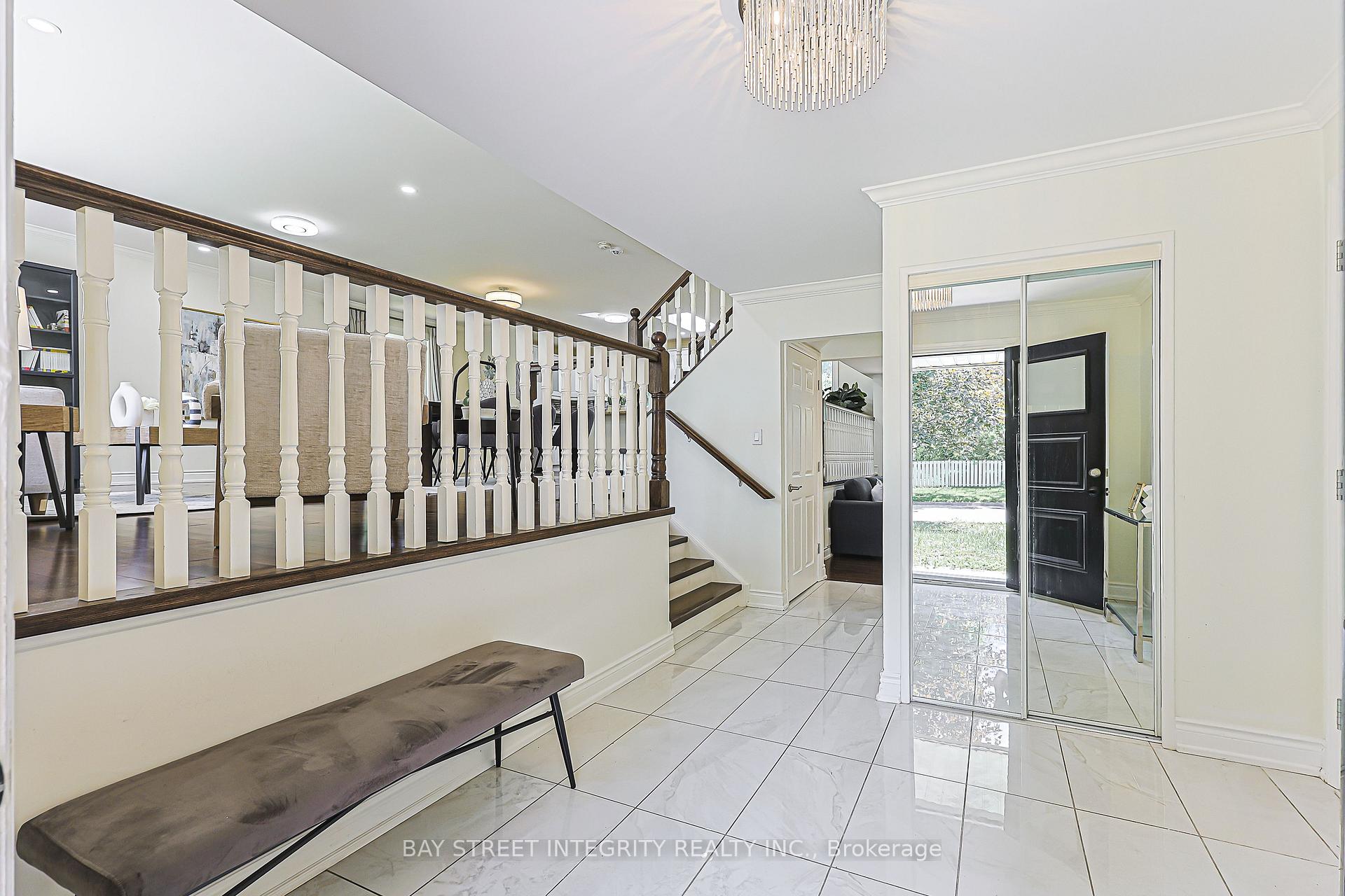 Photo 4 of 81 Dawn Hill Trail, Markham, Bayview Fairway-Bayview Country Club Estates — HOMEH