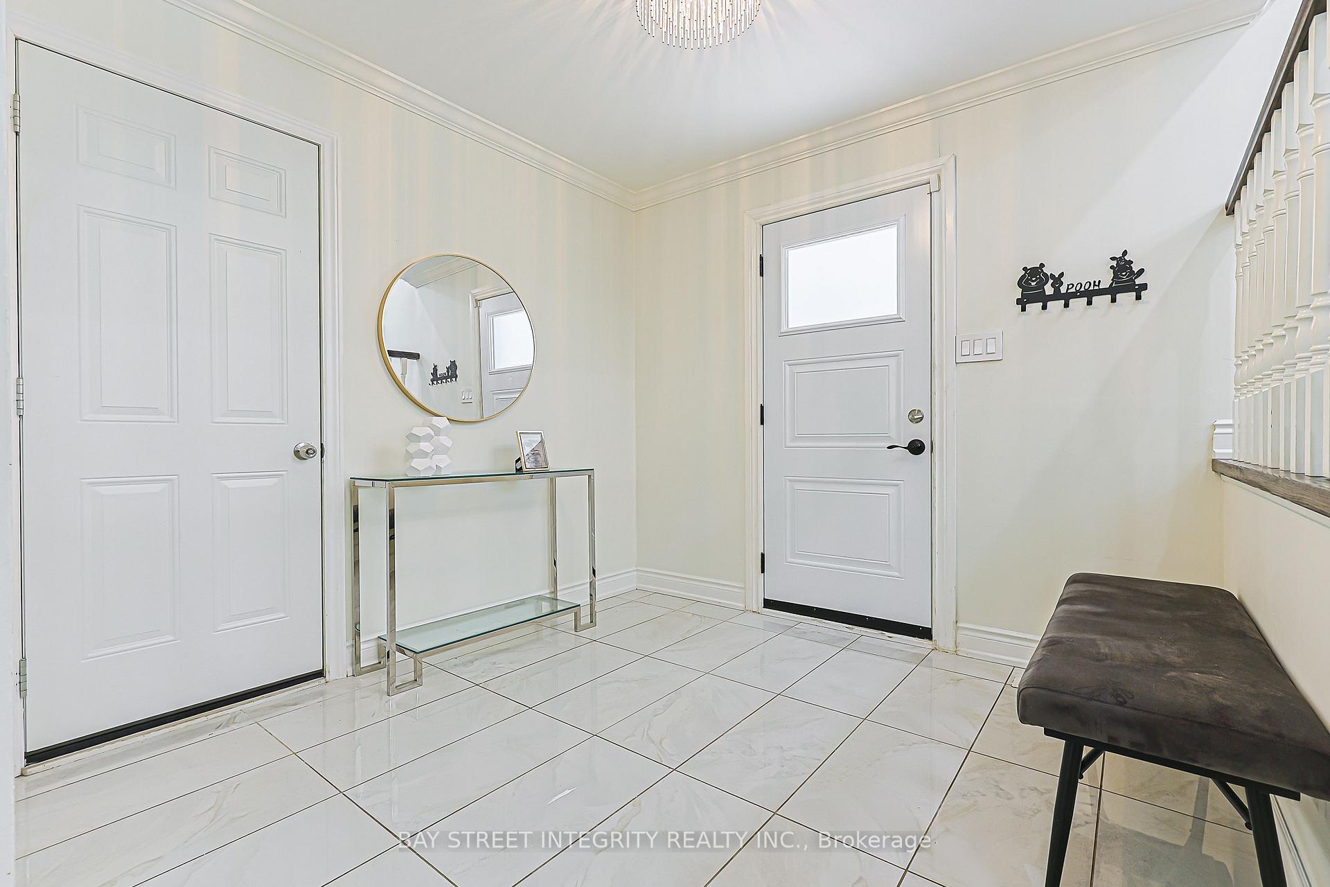 Photo 5 of 81 Dawn Hill Trail, Markham, Bayview Fairway-Bayview Country Club Estates — HOMEH