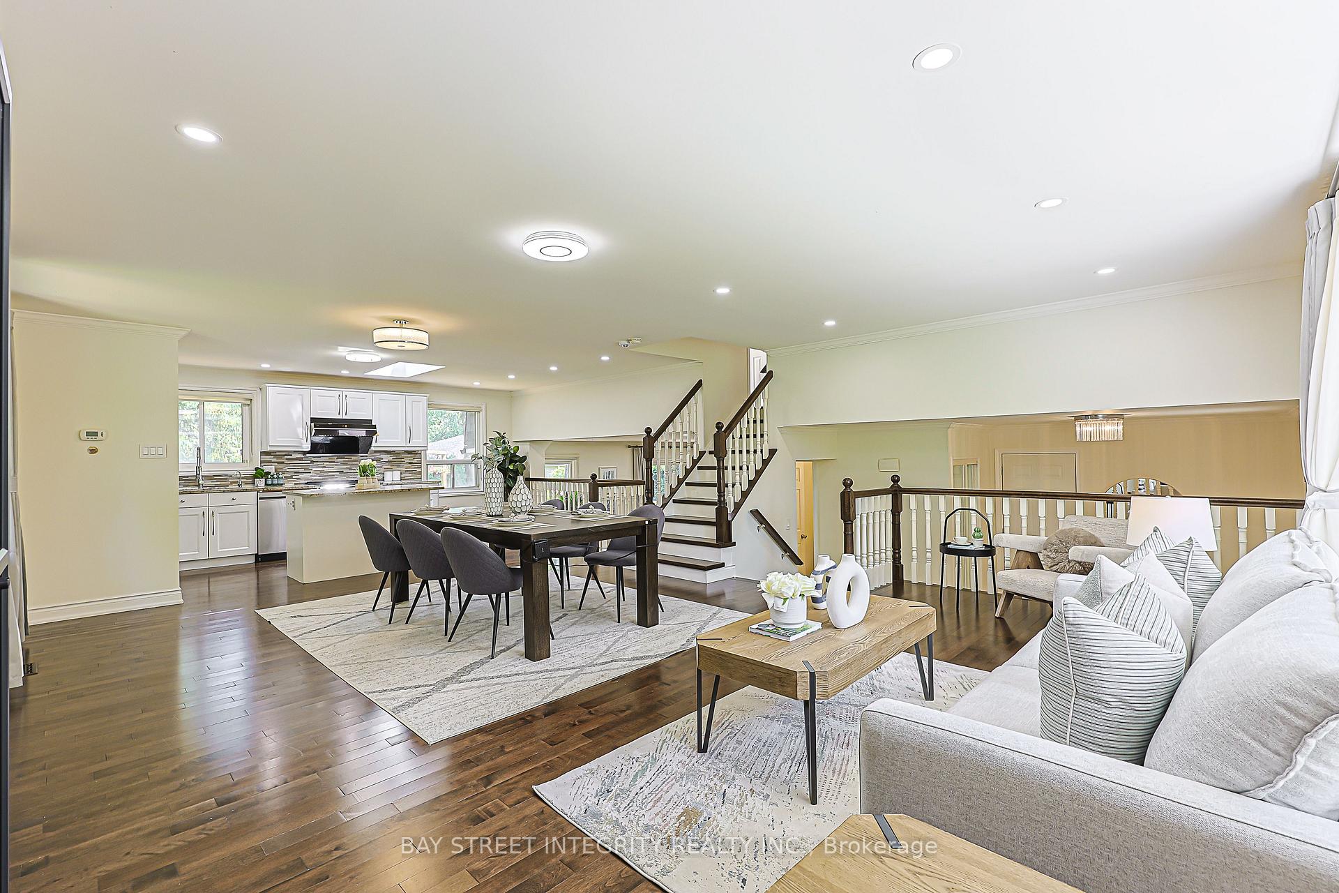 Photo 9 of 81 Dawn Hill Trail, Markham, Bayview Fairway-Bayview Country Club Estates — HOMEH
