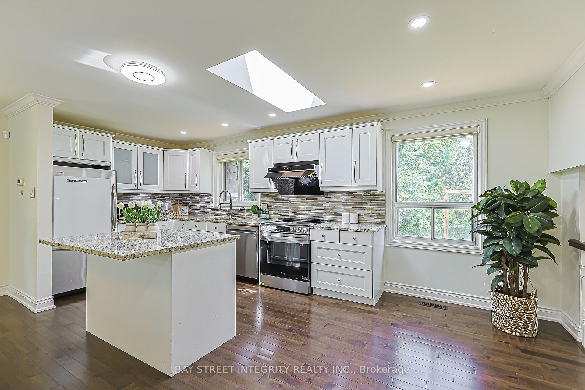 Photo 15 of 81 Dawn Hill Trail, Markham, Bayview Fairway-Bayview Country Club Estates — HOMEH