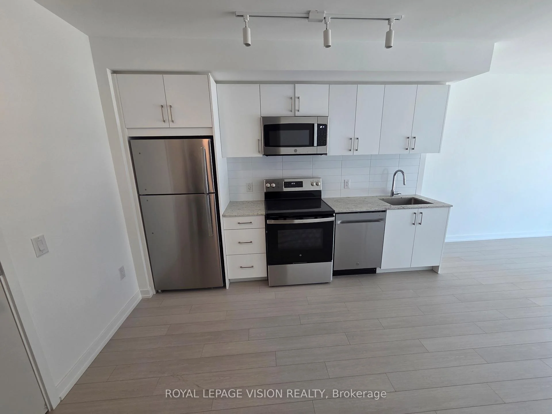 Photo 4 of Unit 1112, 4010 Eglinton Avenue W, Etobicoke, Humber Heights — HOMEH