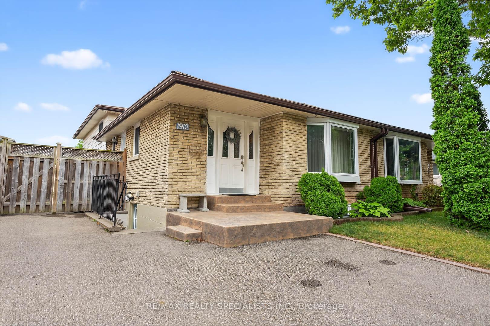 Photo 1 of Unit Lower, 1912 Bonnymede Drive, Mississauga, Clarkson — HOMEH
