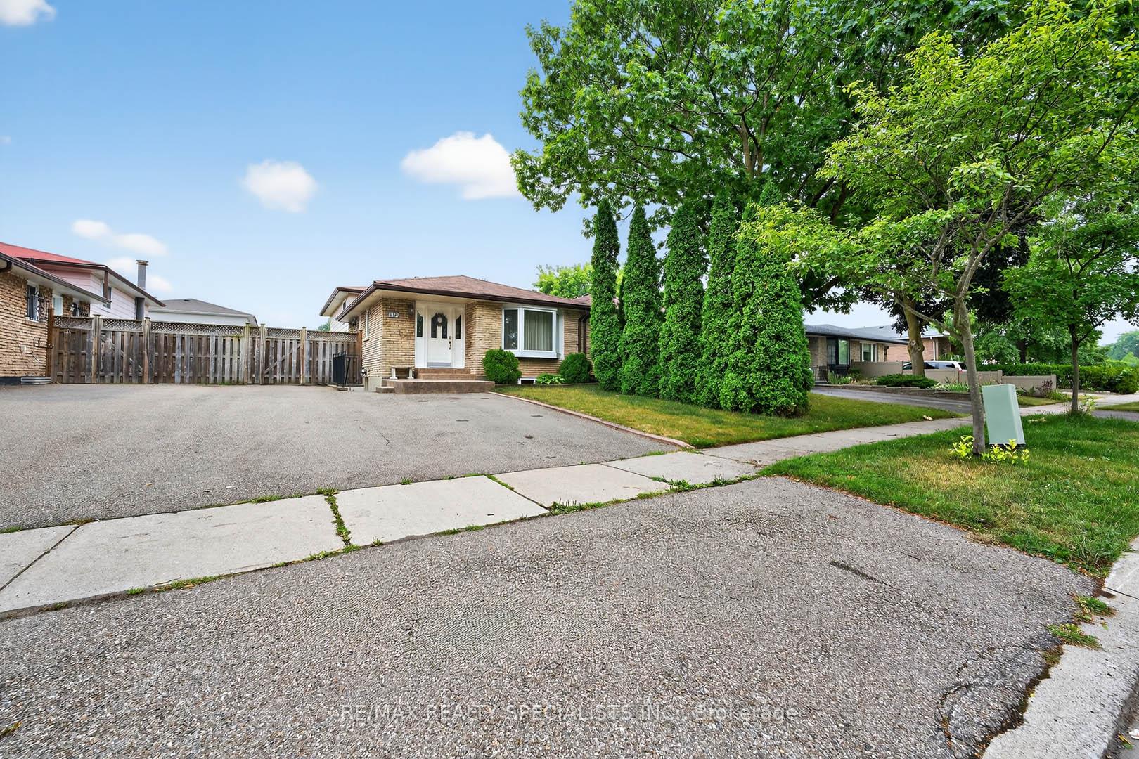 Photo 3 of Unit Lower, 1912 Bonnymede Drive, Mississauga, Clarkson — HOMEH