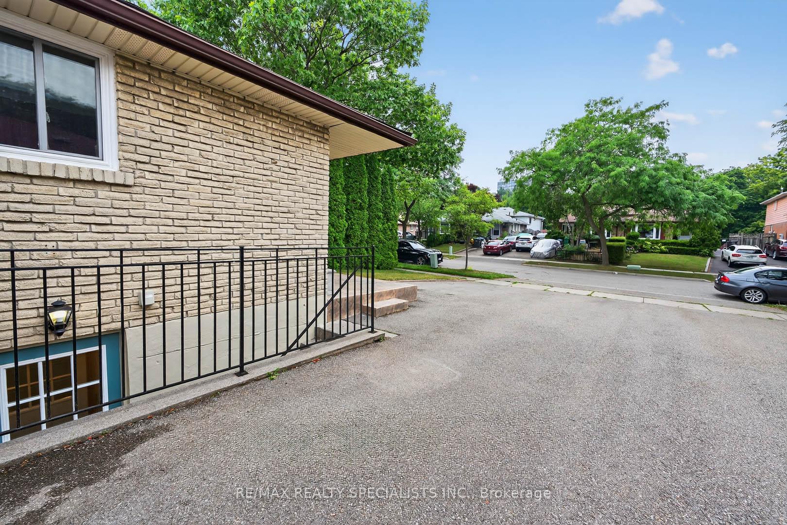 Photo 4 of Unit Lower, 1912 Bonnymede Drive, Mississauga, Clarkson — HOMEH
