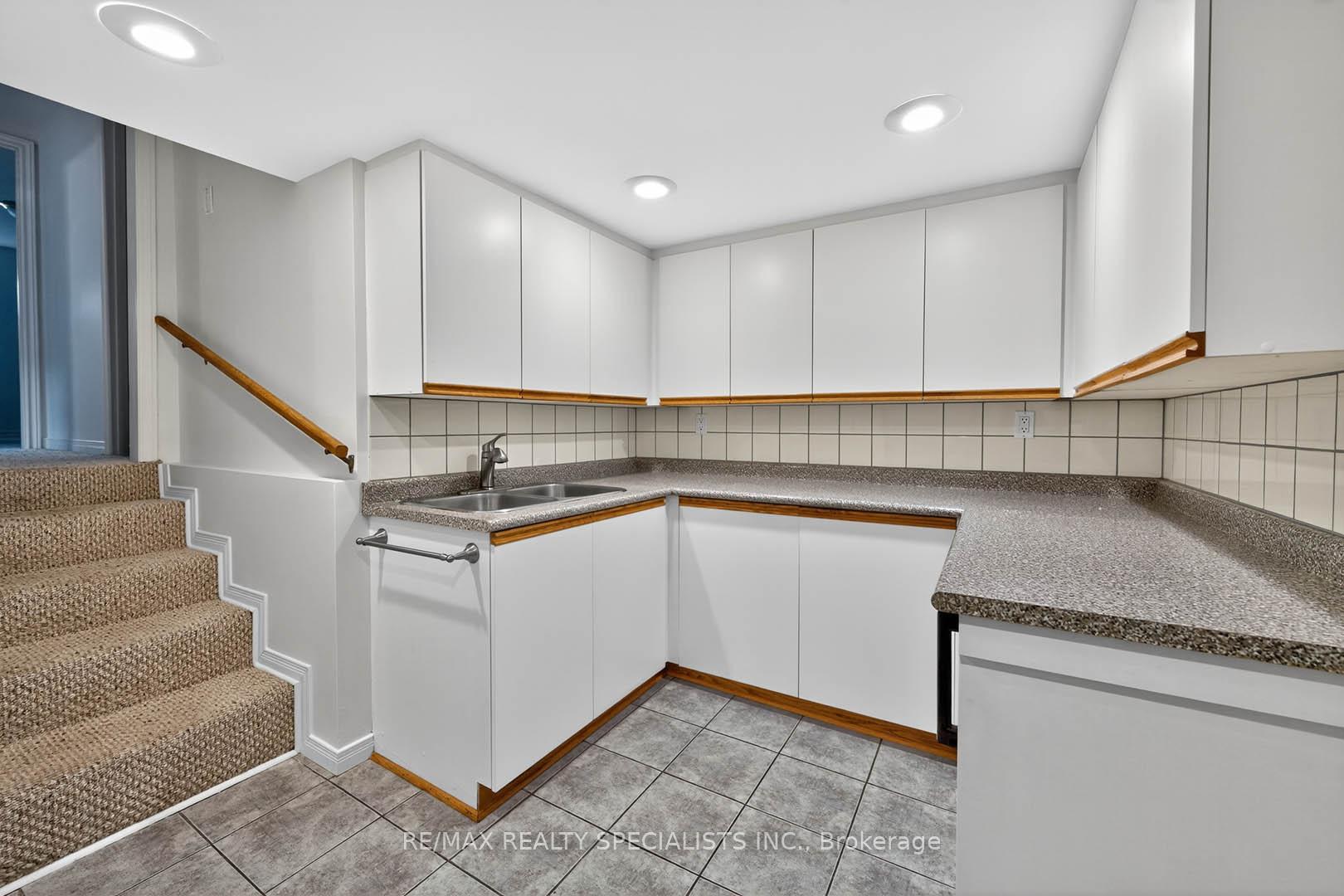 Photo 13 of Unit Lower, 1912 Bonnymede Drive, Mississauga, Clarkson — HOMEH