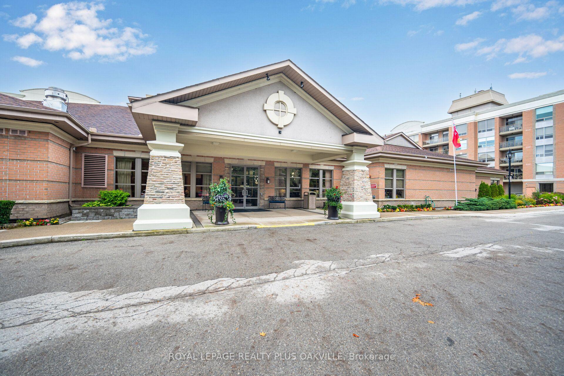 Photo 3 of Unit 1406, 100 Burloak Drive, Burlington, Appleby — HOMEH