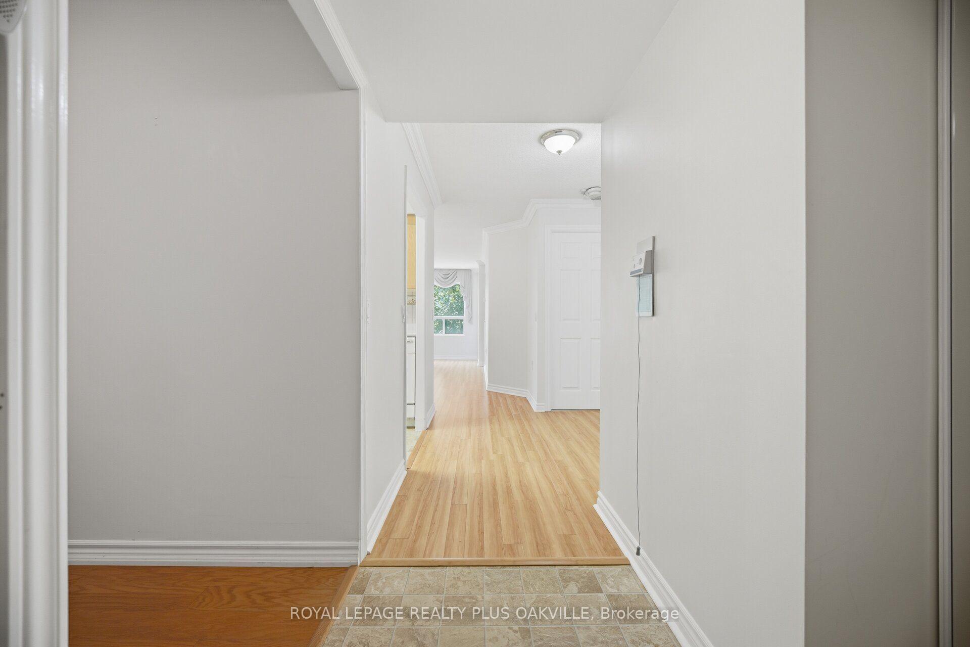 Photo 8 of Unit 1406, 100 Burloak Drive, Burlington, Appleby — HOMEH