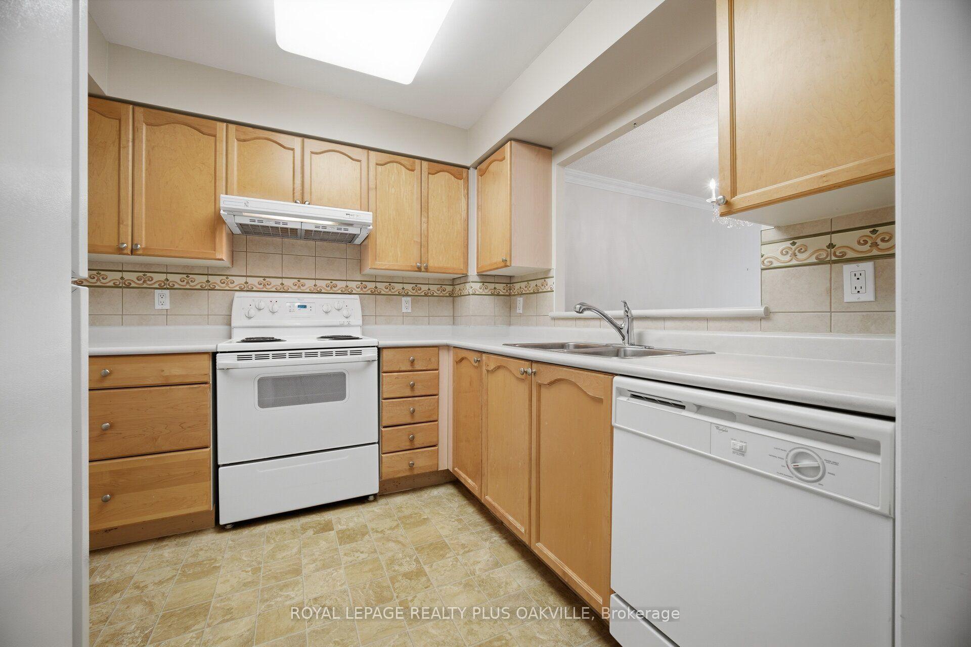 Photo 10 of Unit 1406, 100 Burloak Drive, Burlington, Appleby — HOMEH