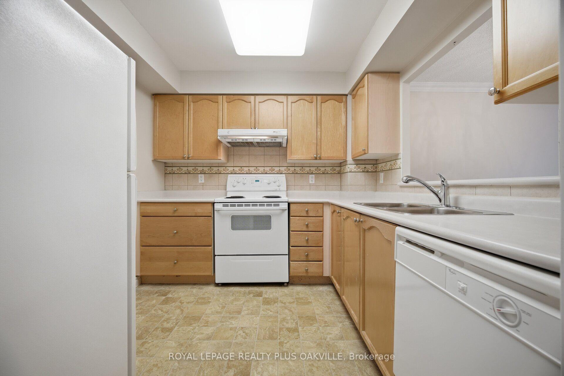 Photo 12 of Unit 1406, 100 Burloak Drive, Burlington, Appleby — HOMEH