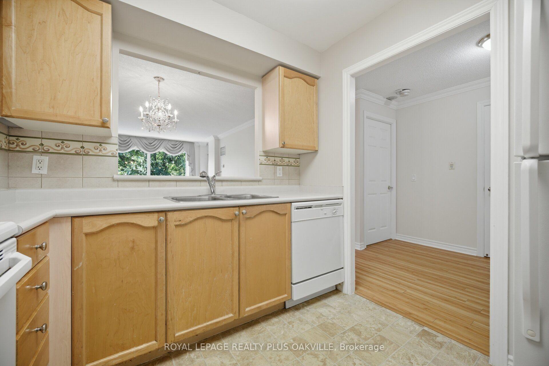 Photo 16 of Unit 1406, 100 Burloak Drive, Burlington, Appleby — HOMEH