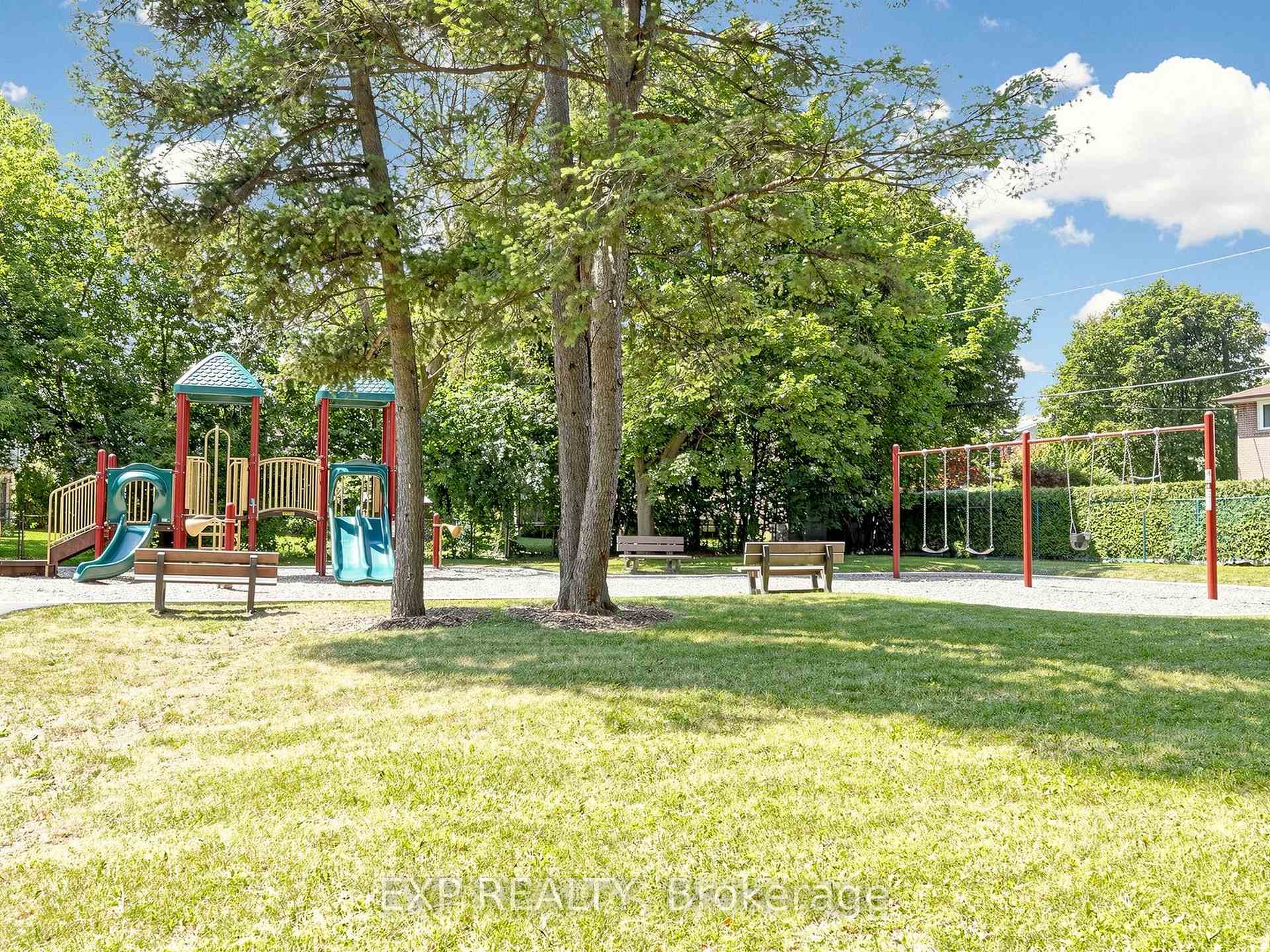 Photo 42 of 37 Brightbay Crescent, Markham, Grandview — HOMEH