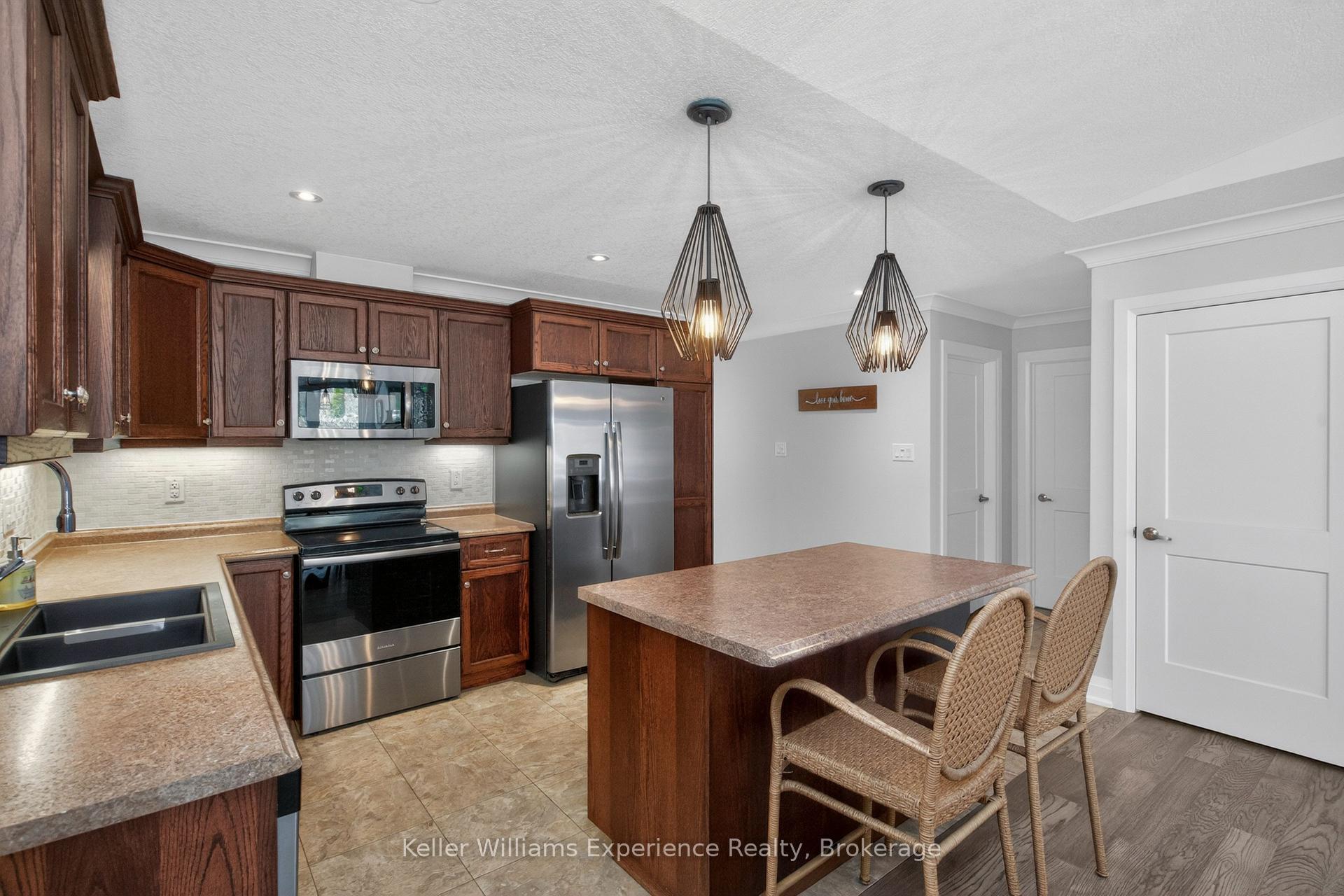Photo 10 of 3 Chamberlain Crescent, Penetanguishene — HOMEH