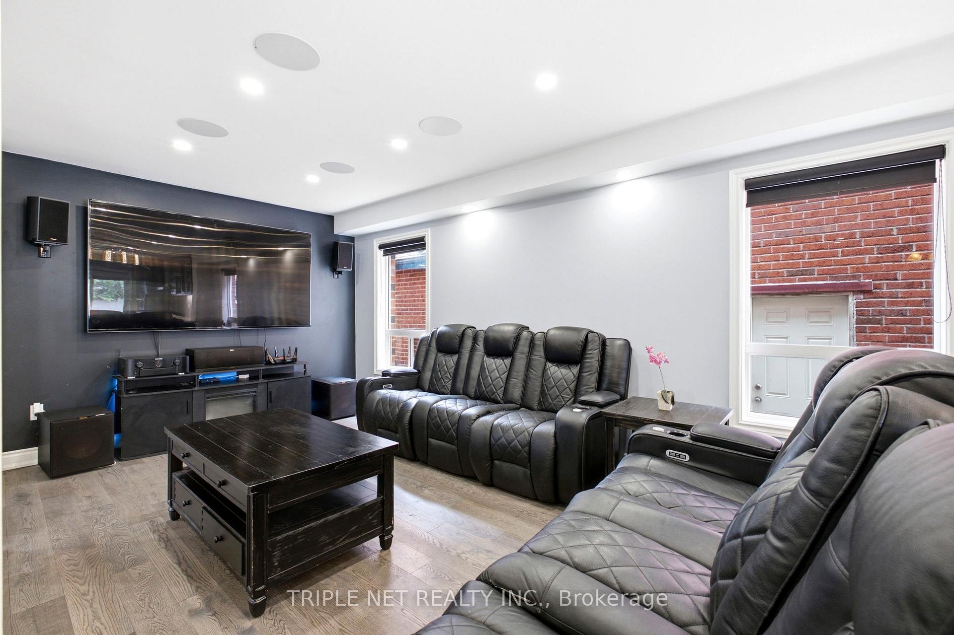 Photo 4 of 198 Purcell Crescent, Vaughan, Maple — HOMEH