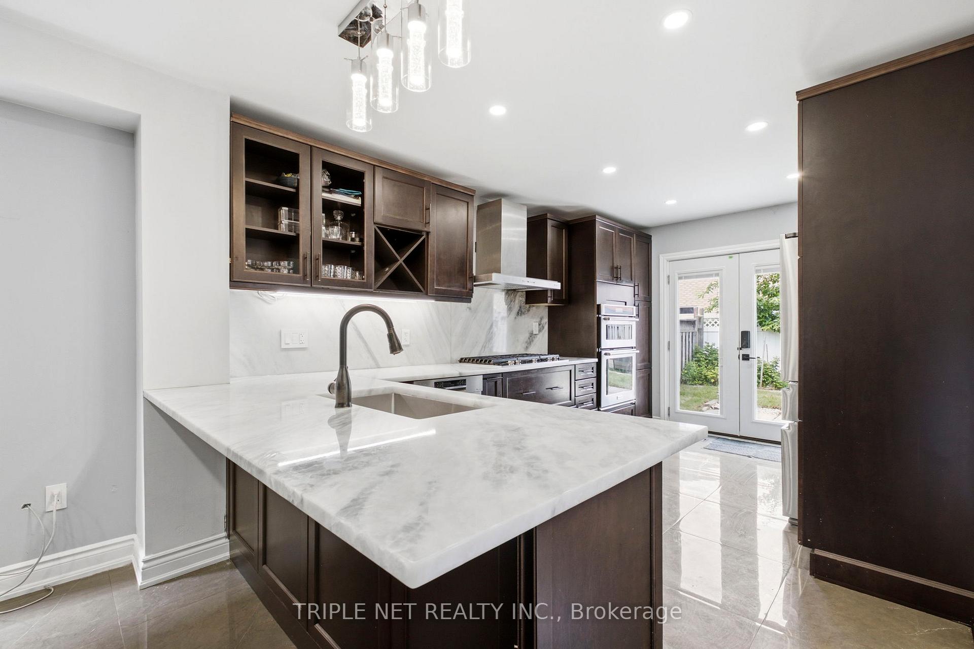 Photo 6 of 198 Purcell Crescent, Vaughan, Maple — HOMEH