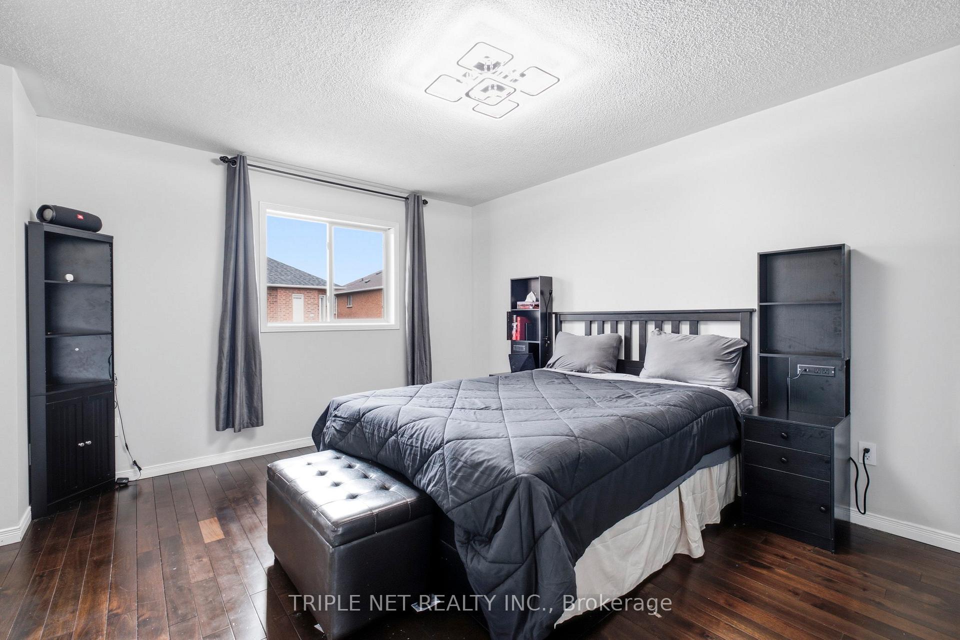 Photo 9 of 198 Purcell Crescent, Vaughan, Maple — HOMEH