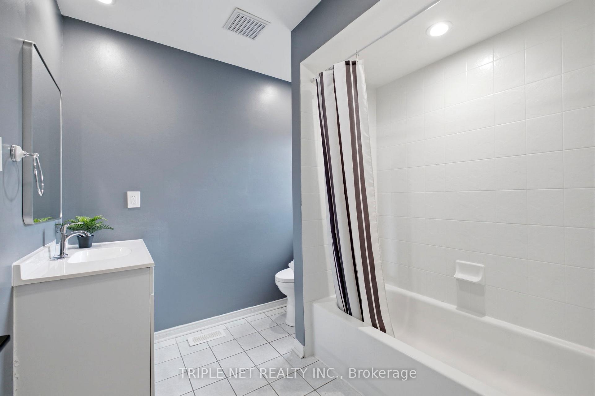Photo 15 of 198 Purcell Crescent, Vaughan, Maple — HOMEH