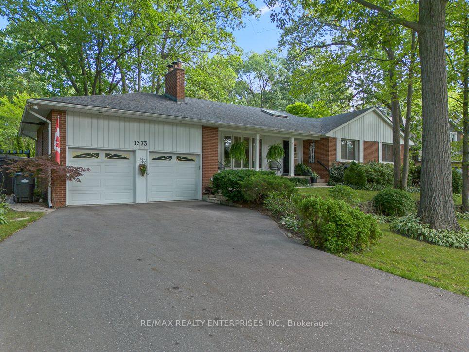 Front of 1373 Queen Victoria Avenue