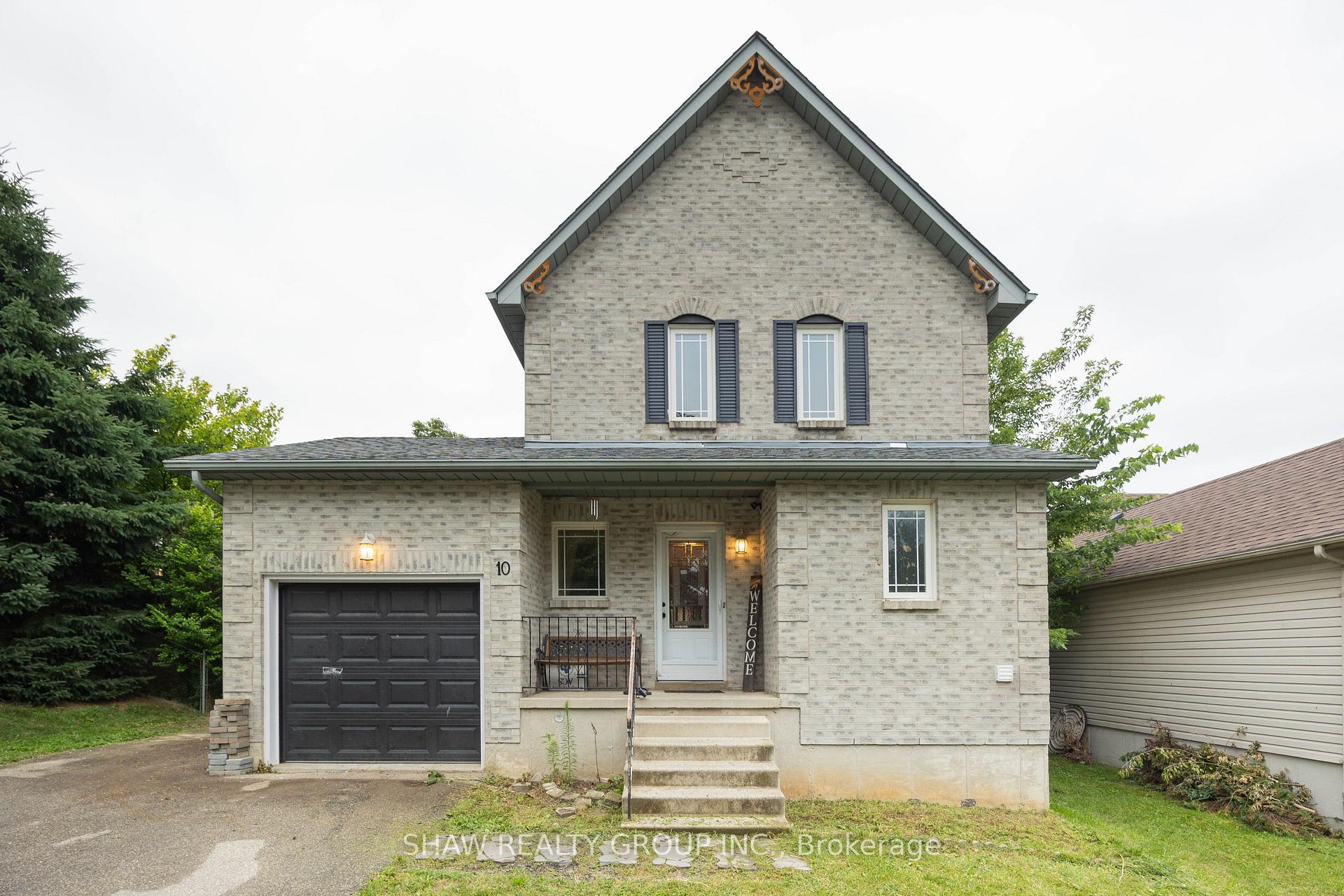 Front of 10 Evergreen Court