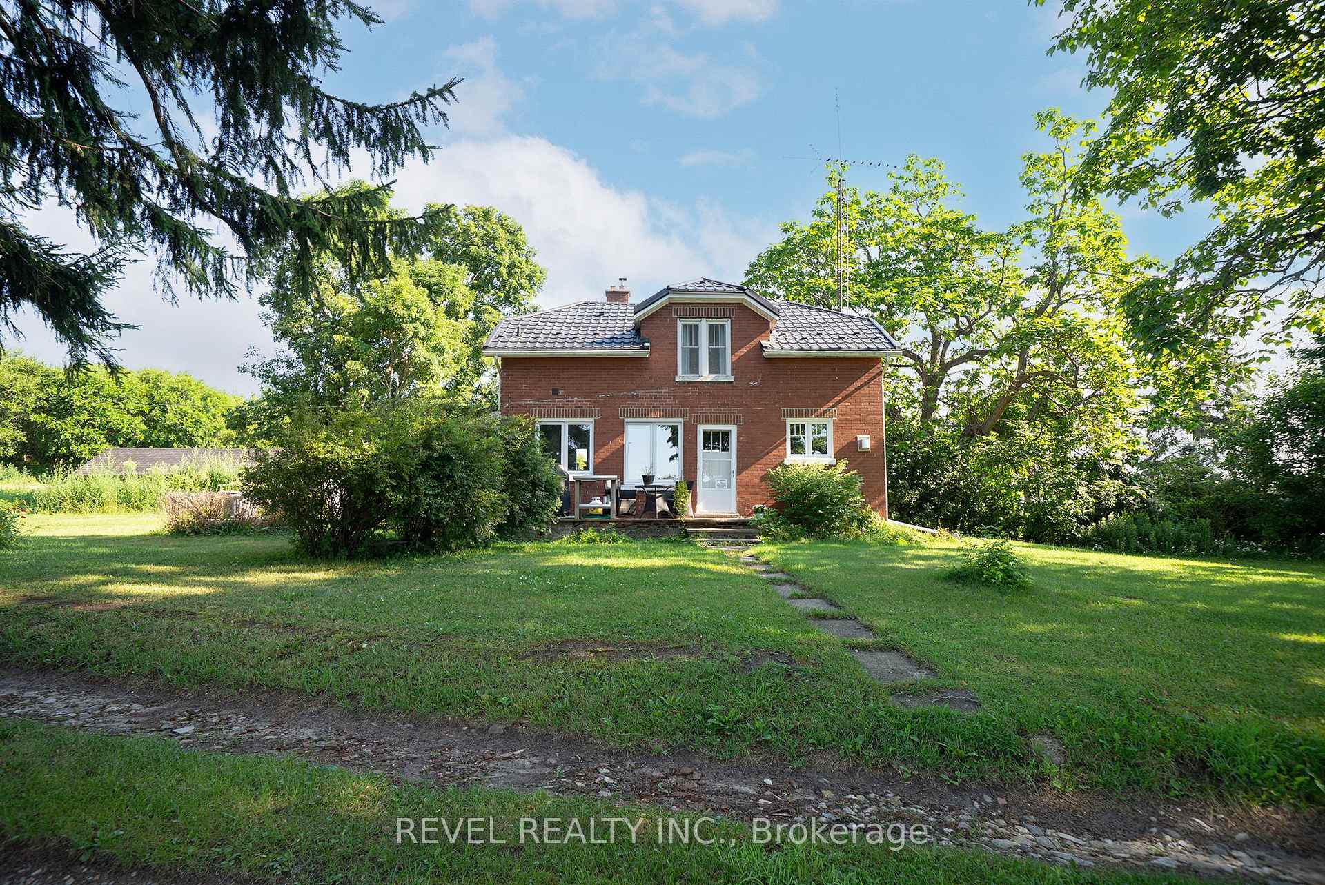 Front of 453 Pleasant Ridge Road