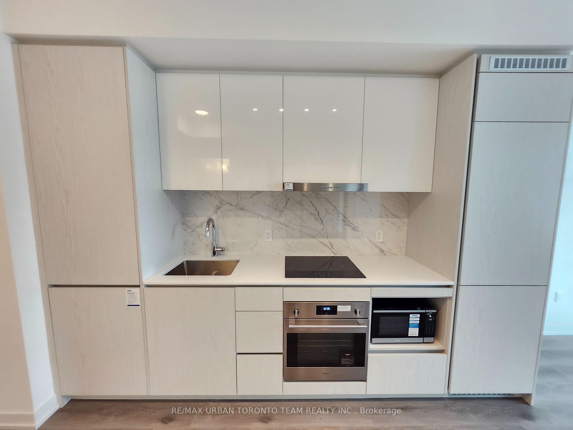 Photo 4 of Unit 2511, 28 Interchange Way, Vaughan, Vaughan Corporate Centre — HOMEH