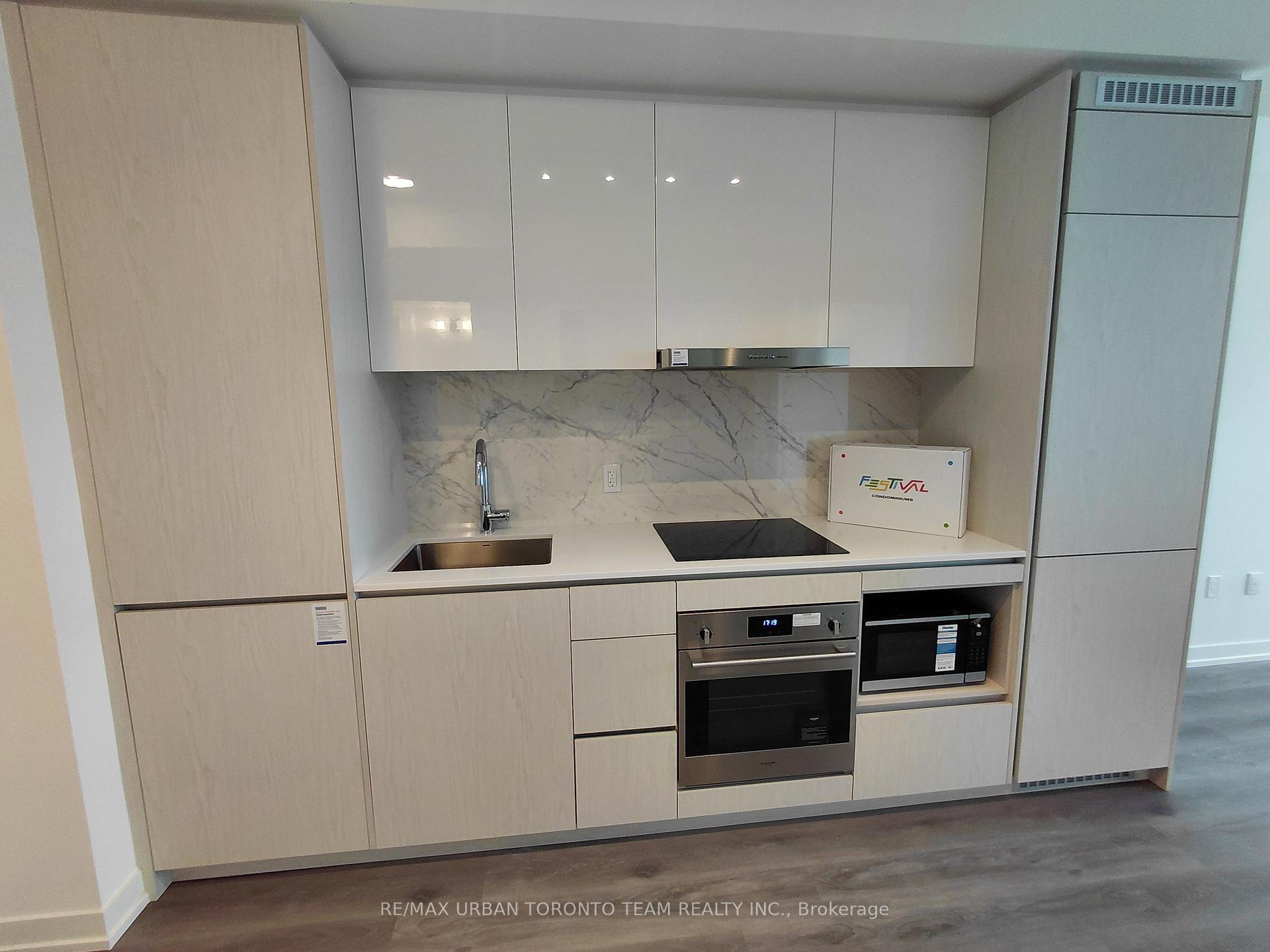 Photo 5 of Unit 2511, 28 Interchange Way, Vaughan, Vaughan Corporate Centre — HOMEH