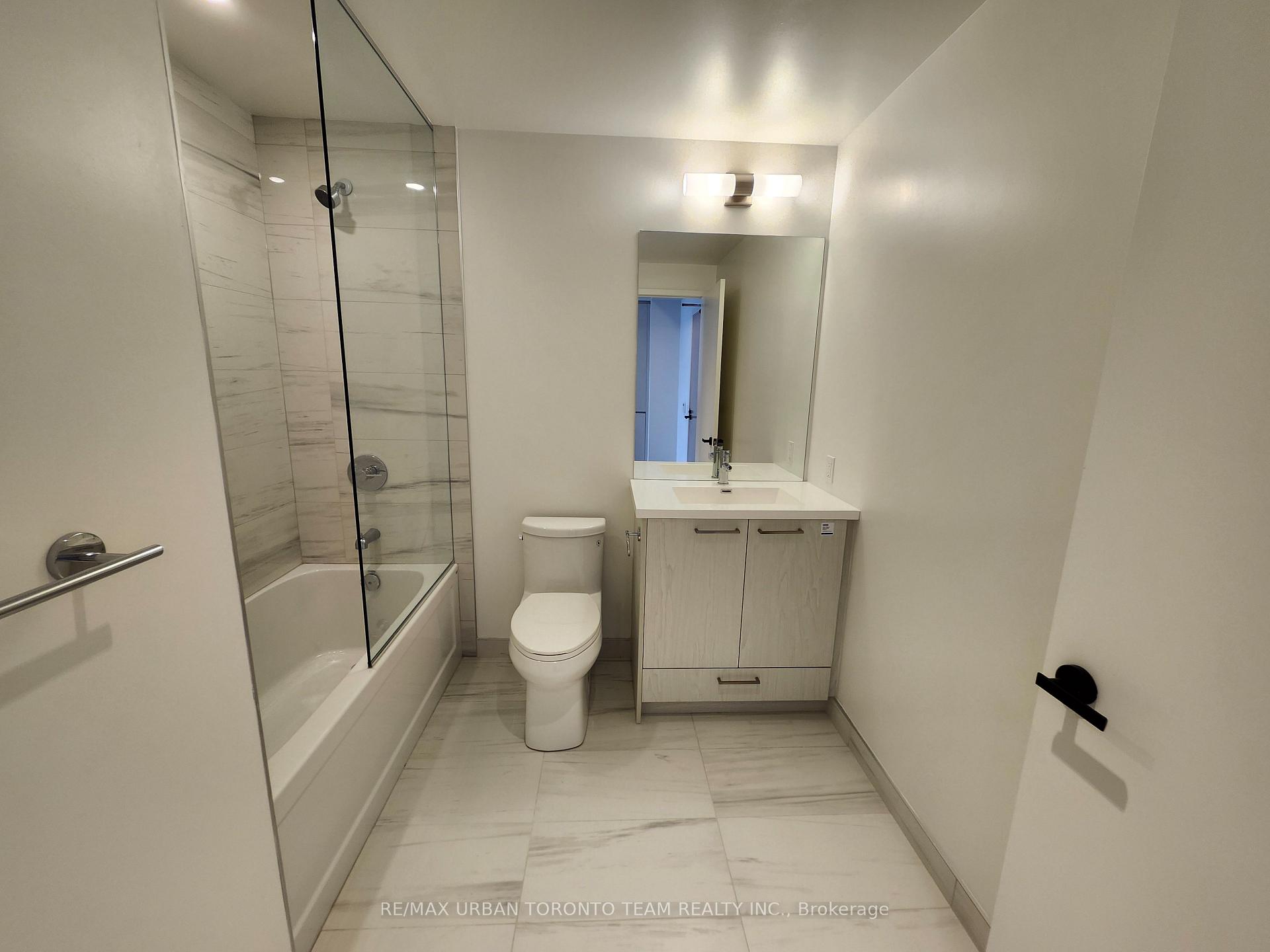 Photo 12 of Unit 2511, 28 Interchange Way, Vaughan, Vaughan Corporate Centre — HOMEH