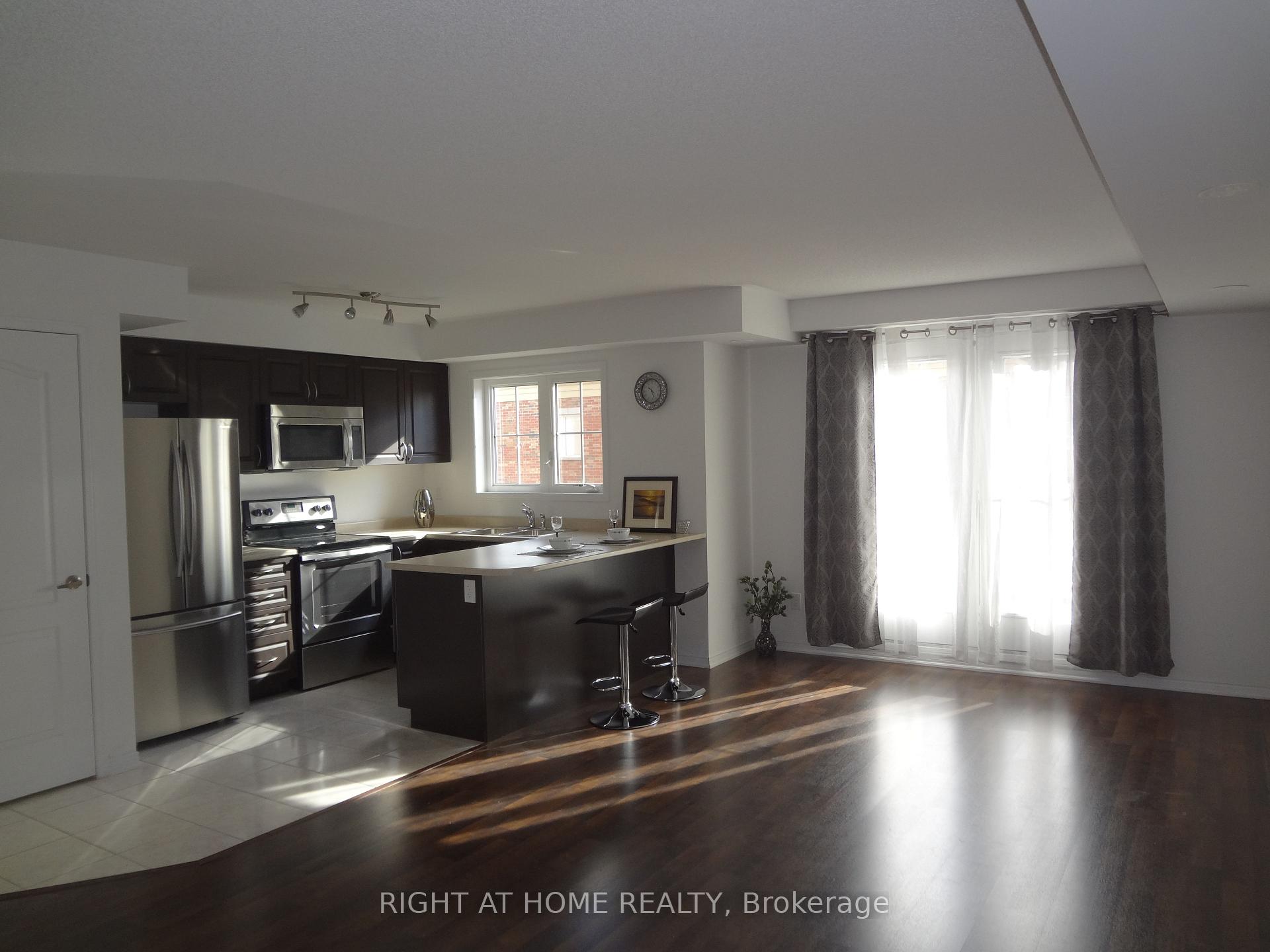 Photo 4 of Unit 10, 47 Hays Boulevard, Oakville, River Oaks — HOMEH