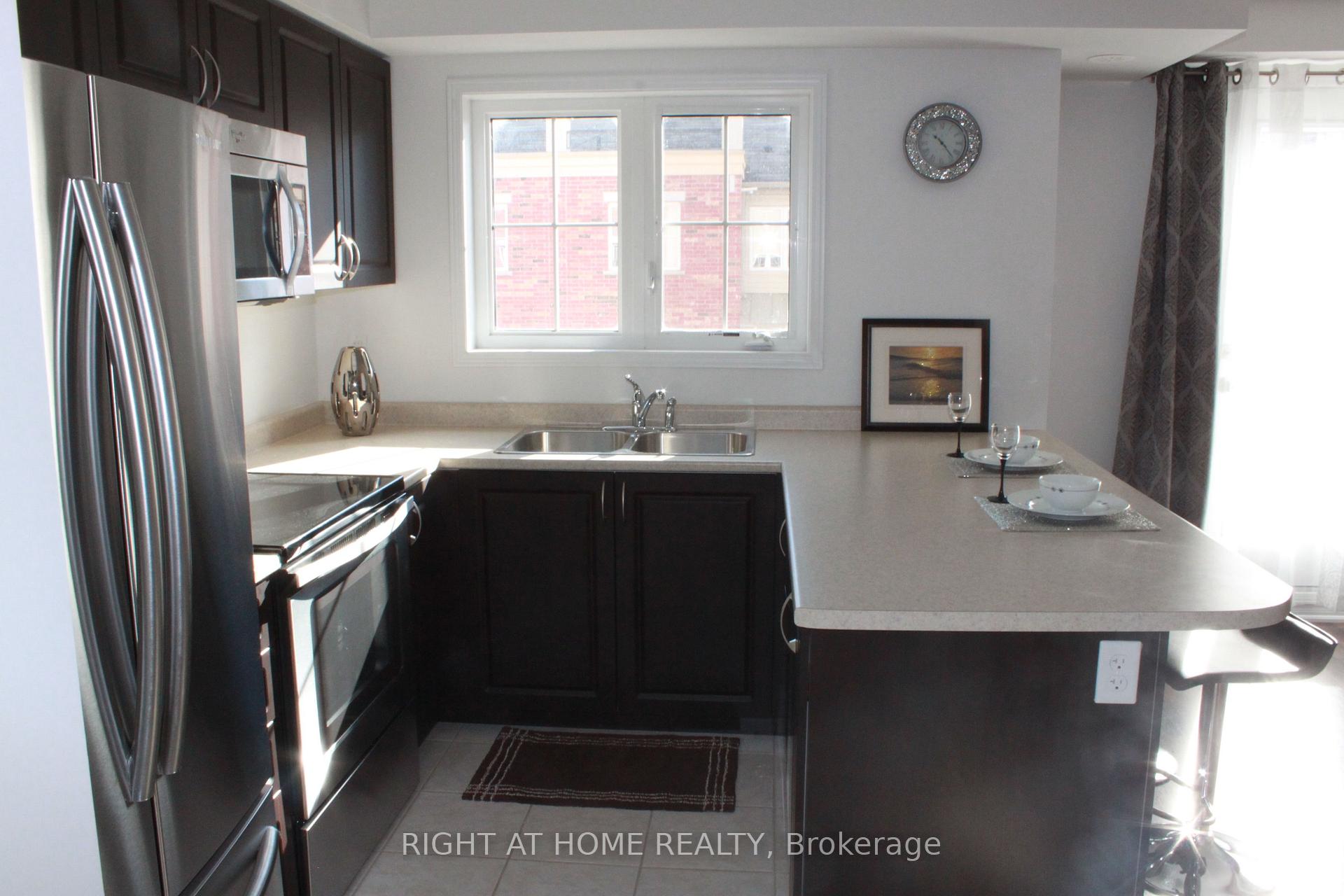 Photo 6 of Unit 10, 47 Hays Boulevard, Oakville, River Oaks — HOMEH