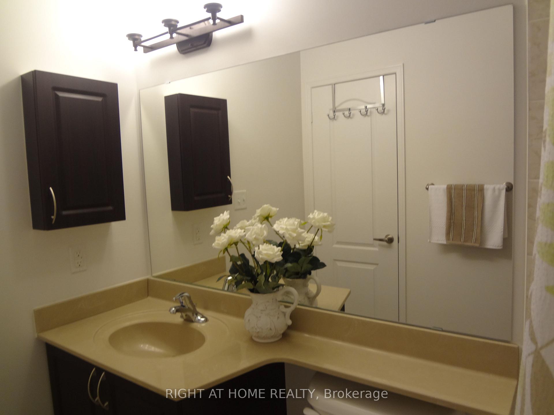 Photo 13 of Unit 10, 47 Hays Boulevard, Oakville, River Oaks — HOMEH