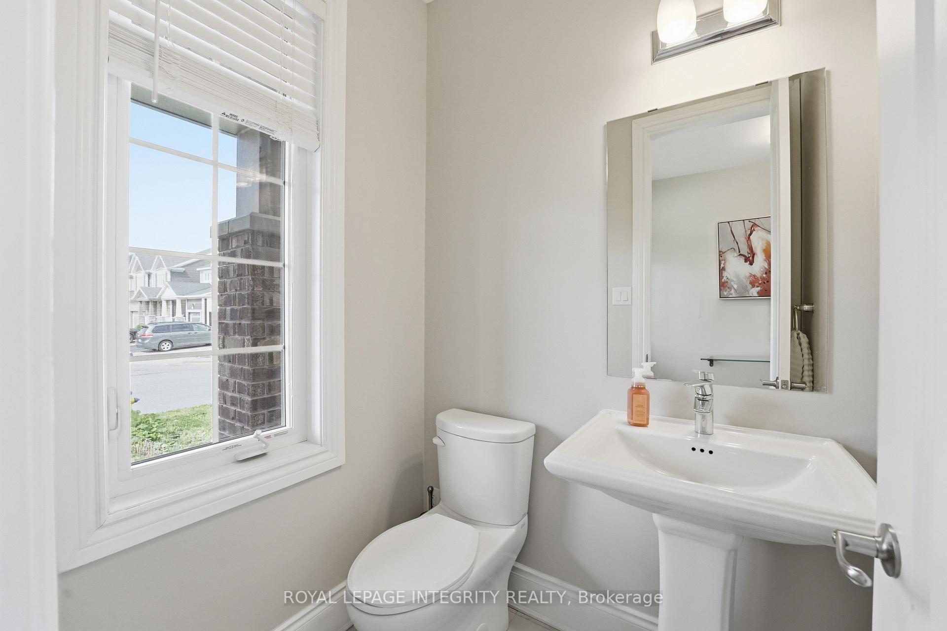 Photo 3 of 224 Ponderosa Street, Ottawa, Kanata - Emerald Meadows/Trailwest — HOMEH