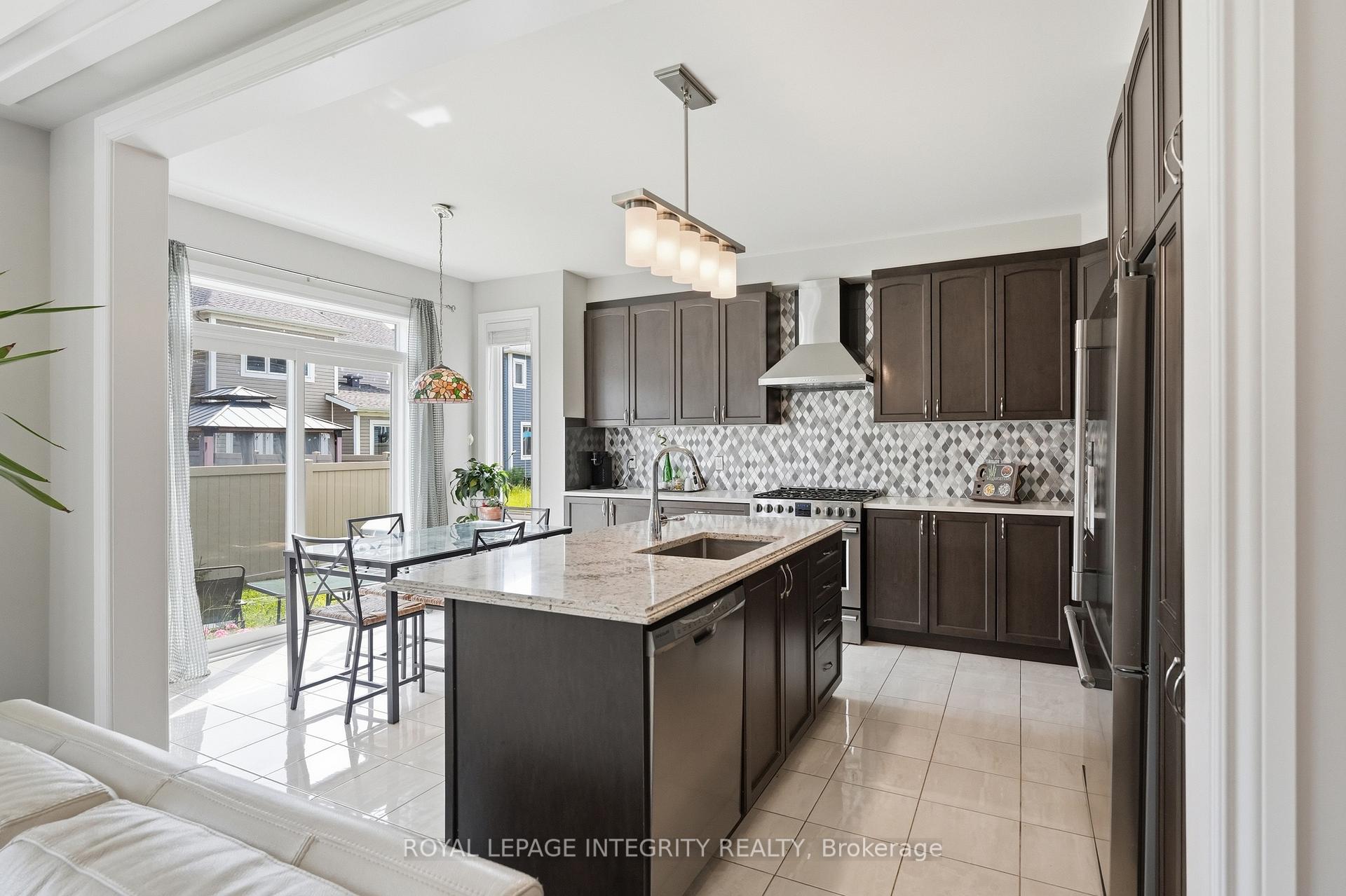 Photo 13 of 224 Ponderosa Street, Ottawa, Kanata - Emerald Meadows/Trailwest — HOMEH