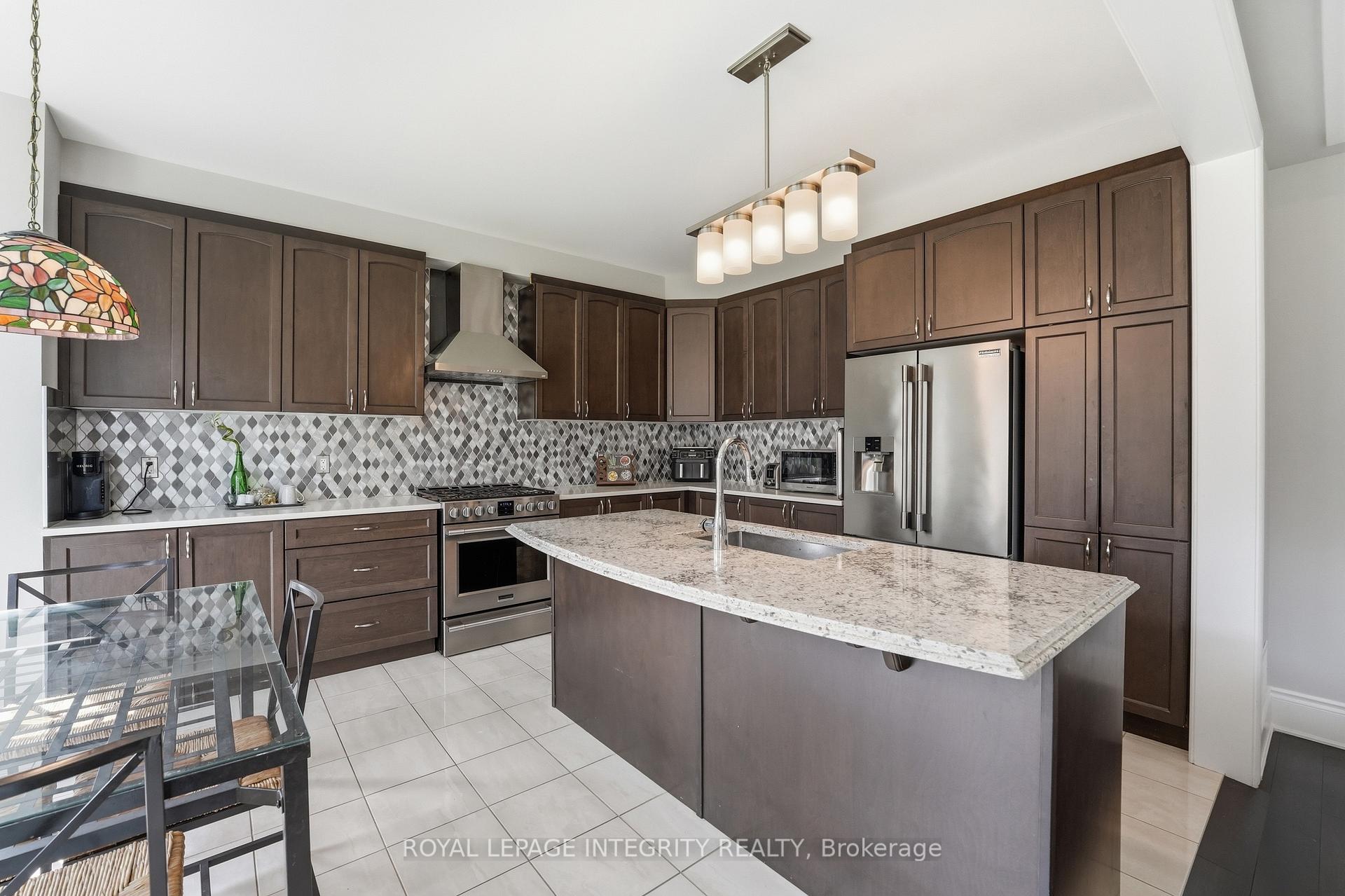 Photo 14 of 224 Ponderosa Street, Ottawa, Kanata - Emerald Meadows/Trailwest — HOMEH