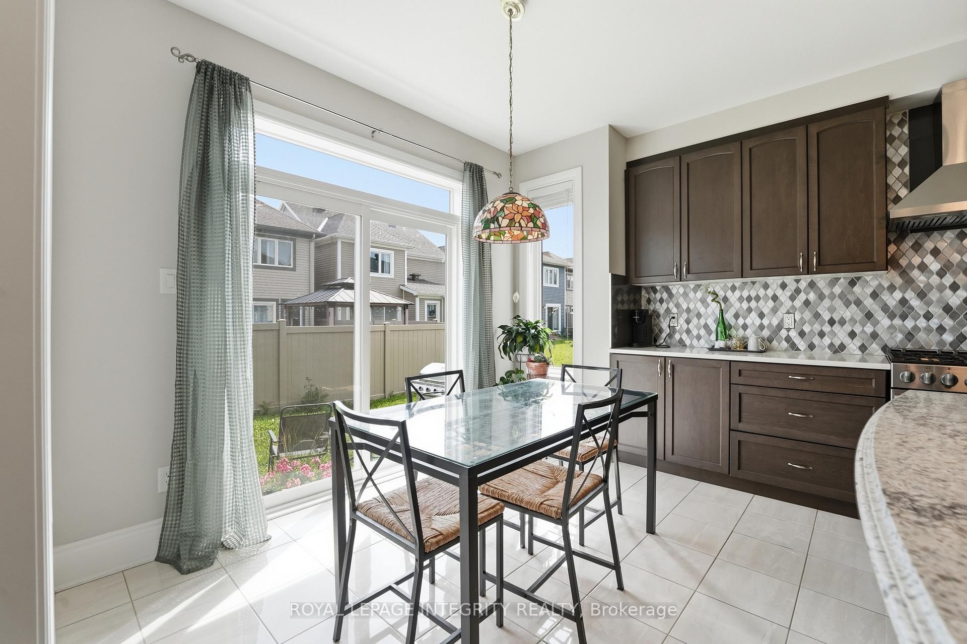 Photo 20 of 224 Ponderosa Street, Ottawa, Kanata - Emerald Meadows/Trailwest — HOMEH