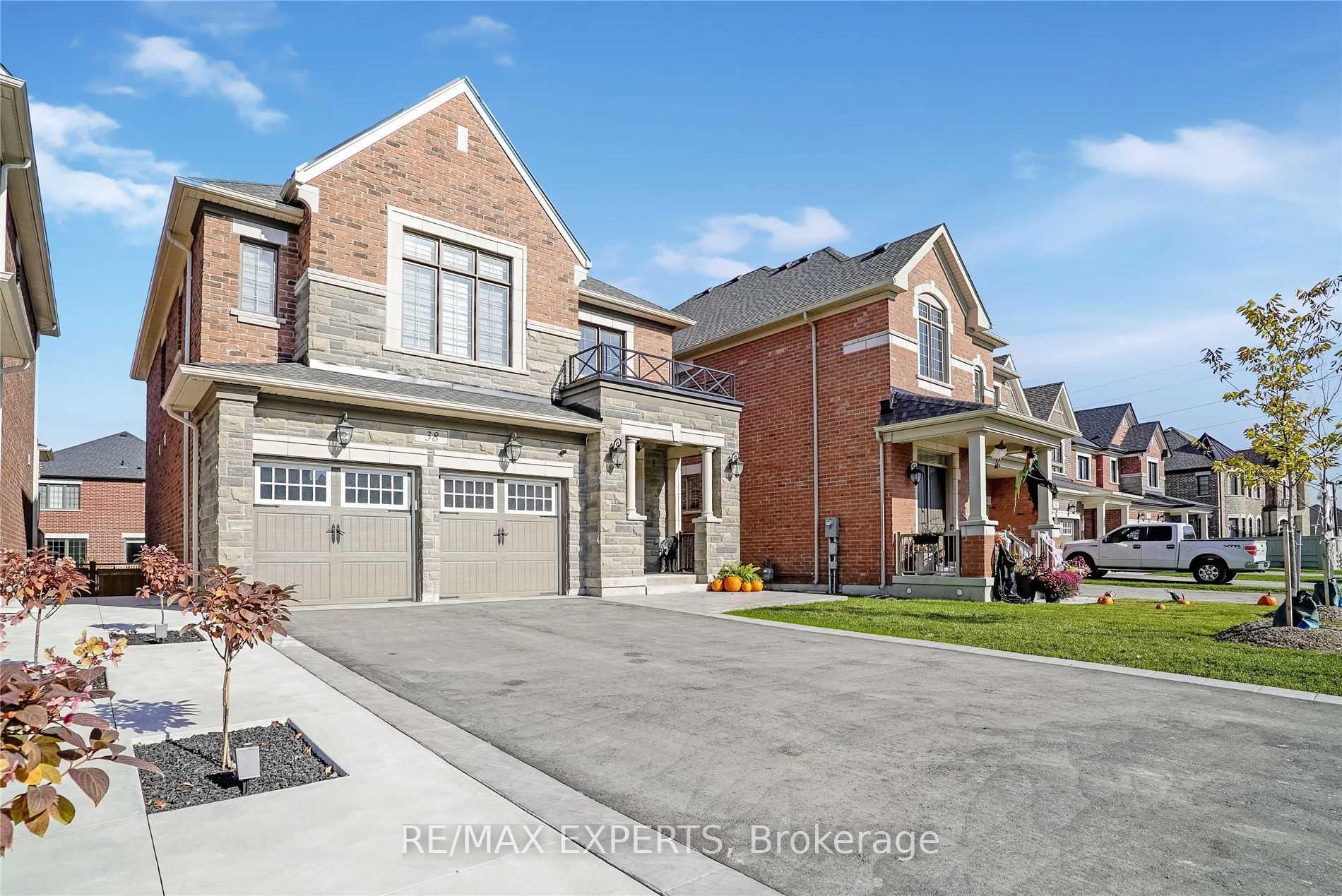 Photo 2 of 38 Chorus Crescent, Vaughan, Kleinburg — HOMEH