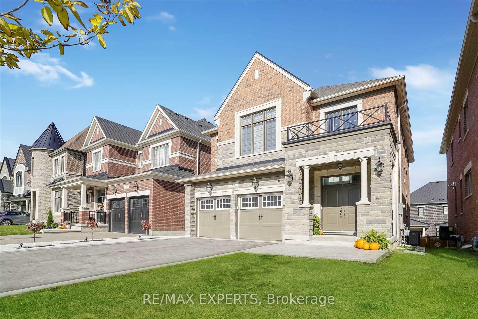 Photo 3 of 38 Chorus Crescent, Vaughan, Kleinburg — HOMEH