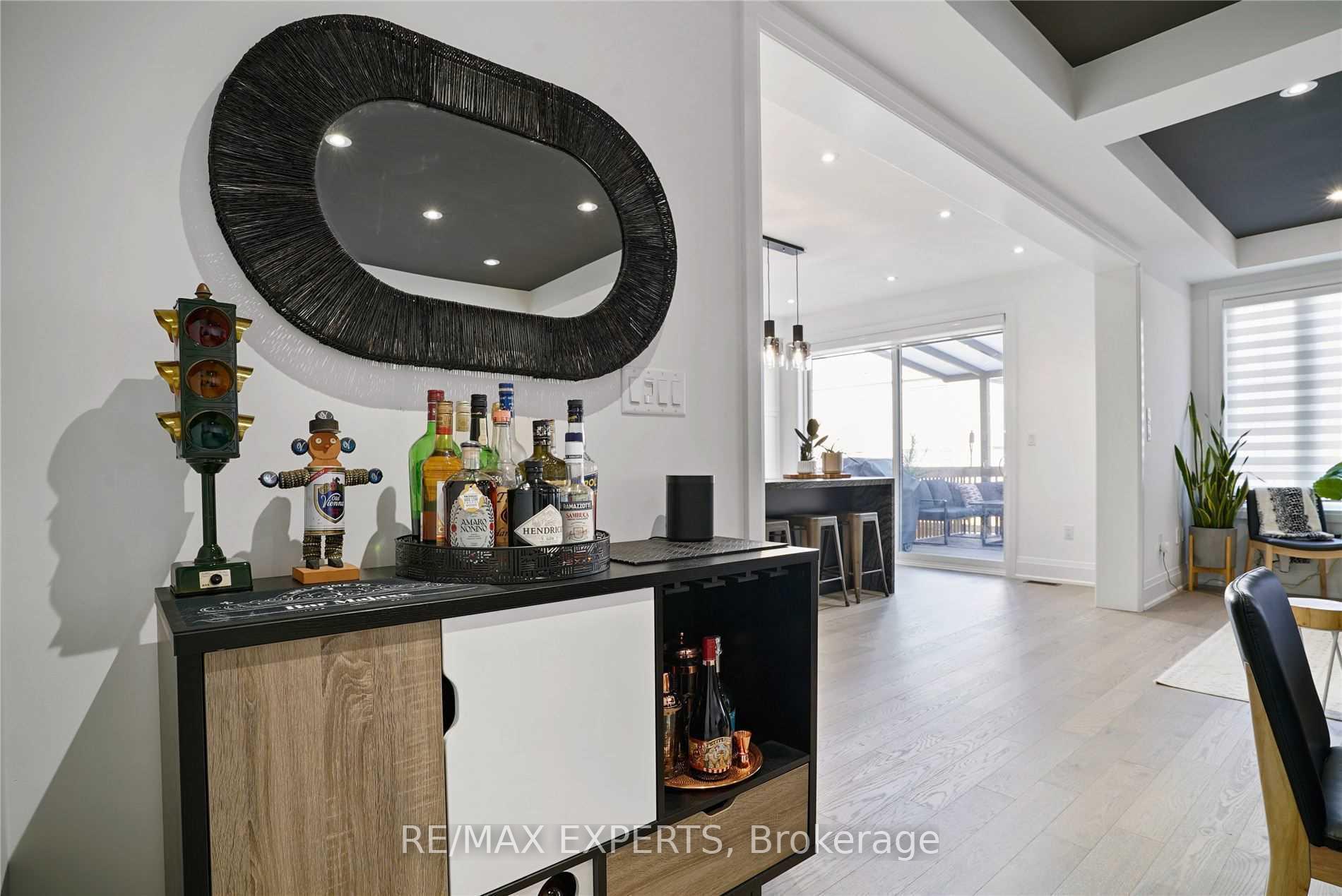 Photo 5 of 38 Chorus Crescent, Vaughan, Kleinburg — HOMEH