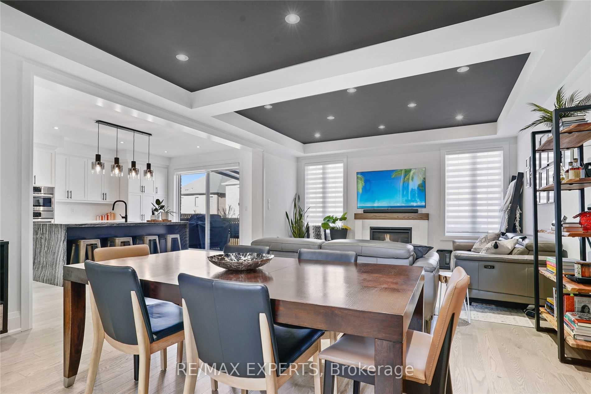Photo 6 of 38 Chorus Crescent, Vaughan, Kleinburg — HOMEH