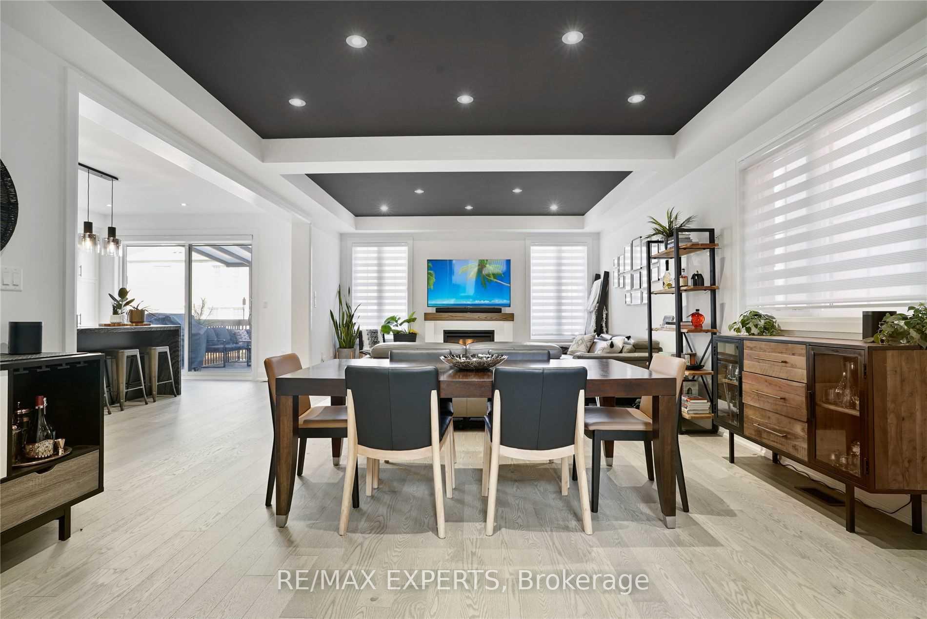 Photo 7 of 38 Chorus Crescent, Vaughan, Kleinburg — HOMEH