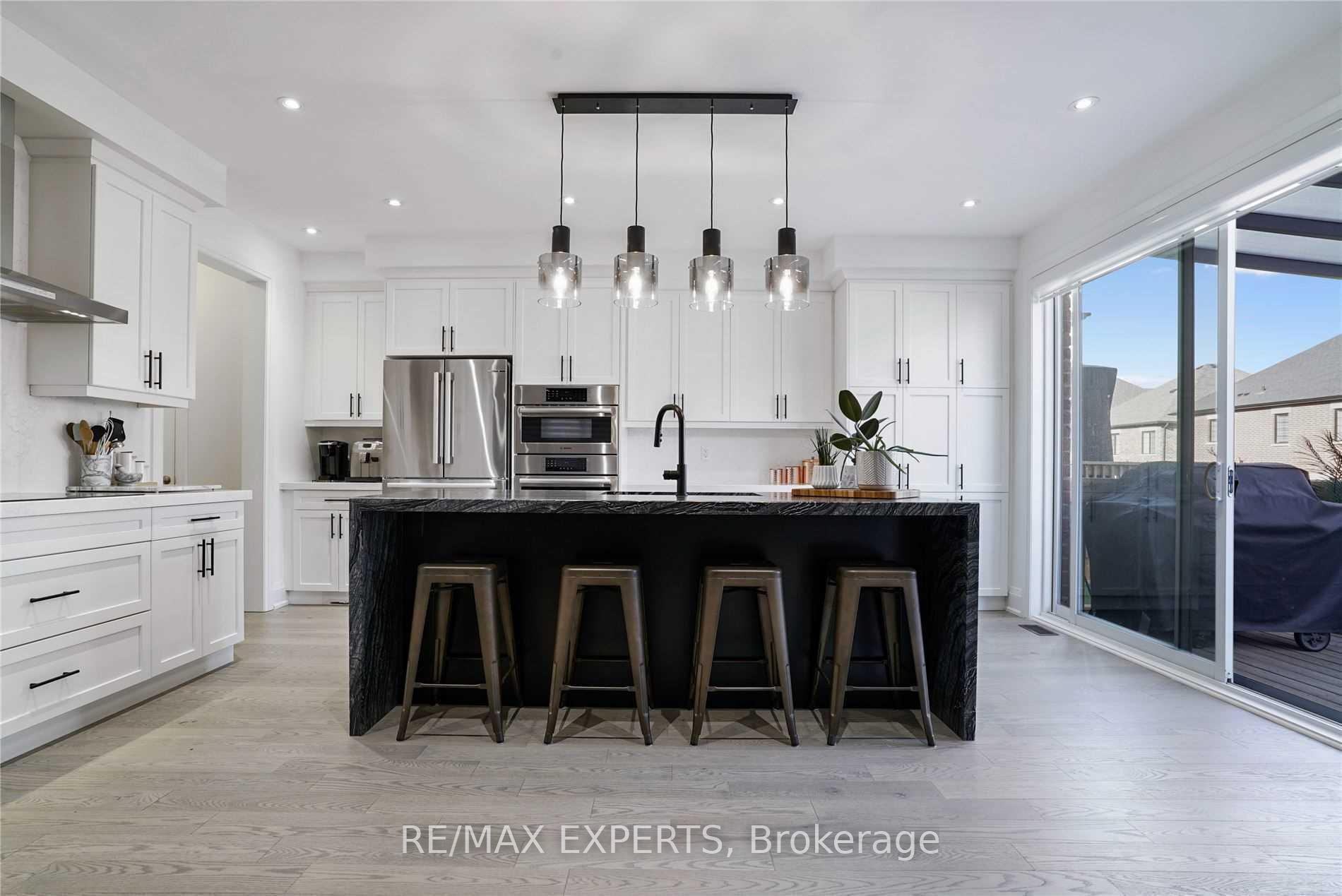 Photo 11 of 38 Chorus Crescent, Vaughan, Kleinburg — HOMEH