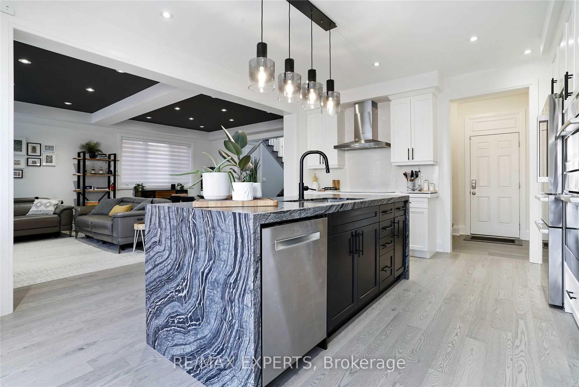 Photo 16 of 38 Chorus Crescent, Vaughan, Kleinburg — HOMEH