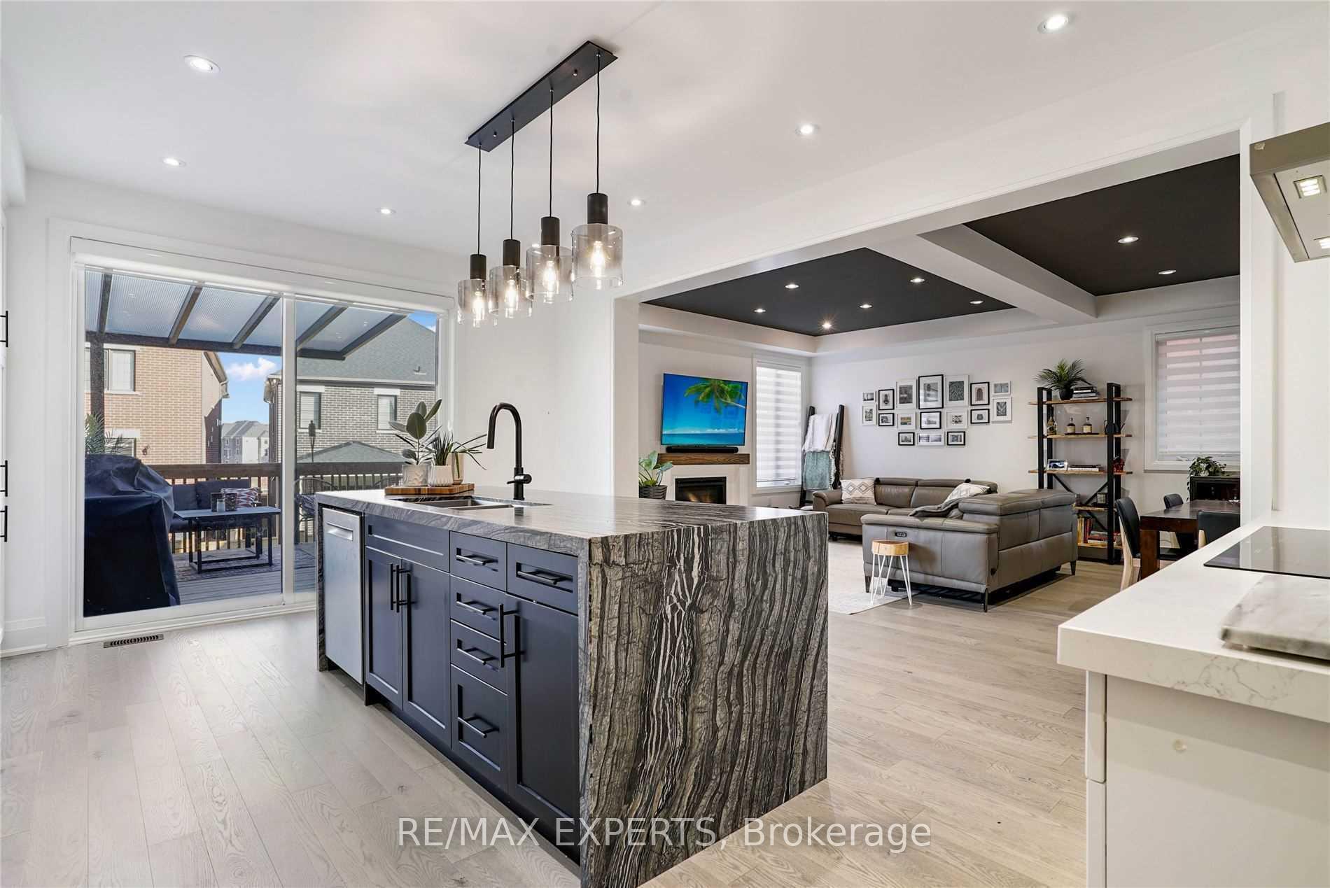 Photo 17 of 38 Chorus Crescent, Vaughan, Kleinburg — HOMEH