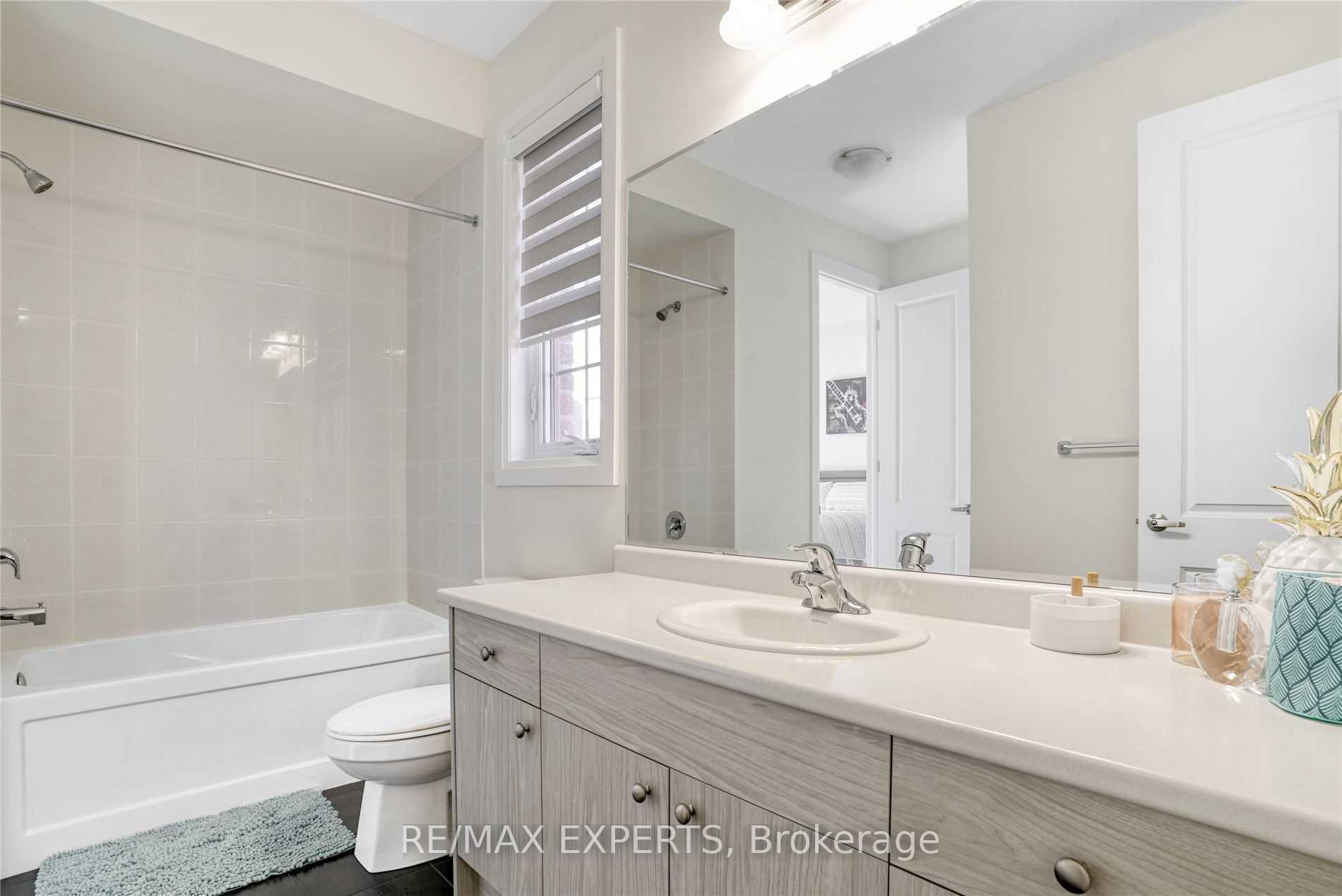 Photo 24 of 38 Chorus Crescent, Vaughan, Kleinburg — HOMEH