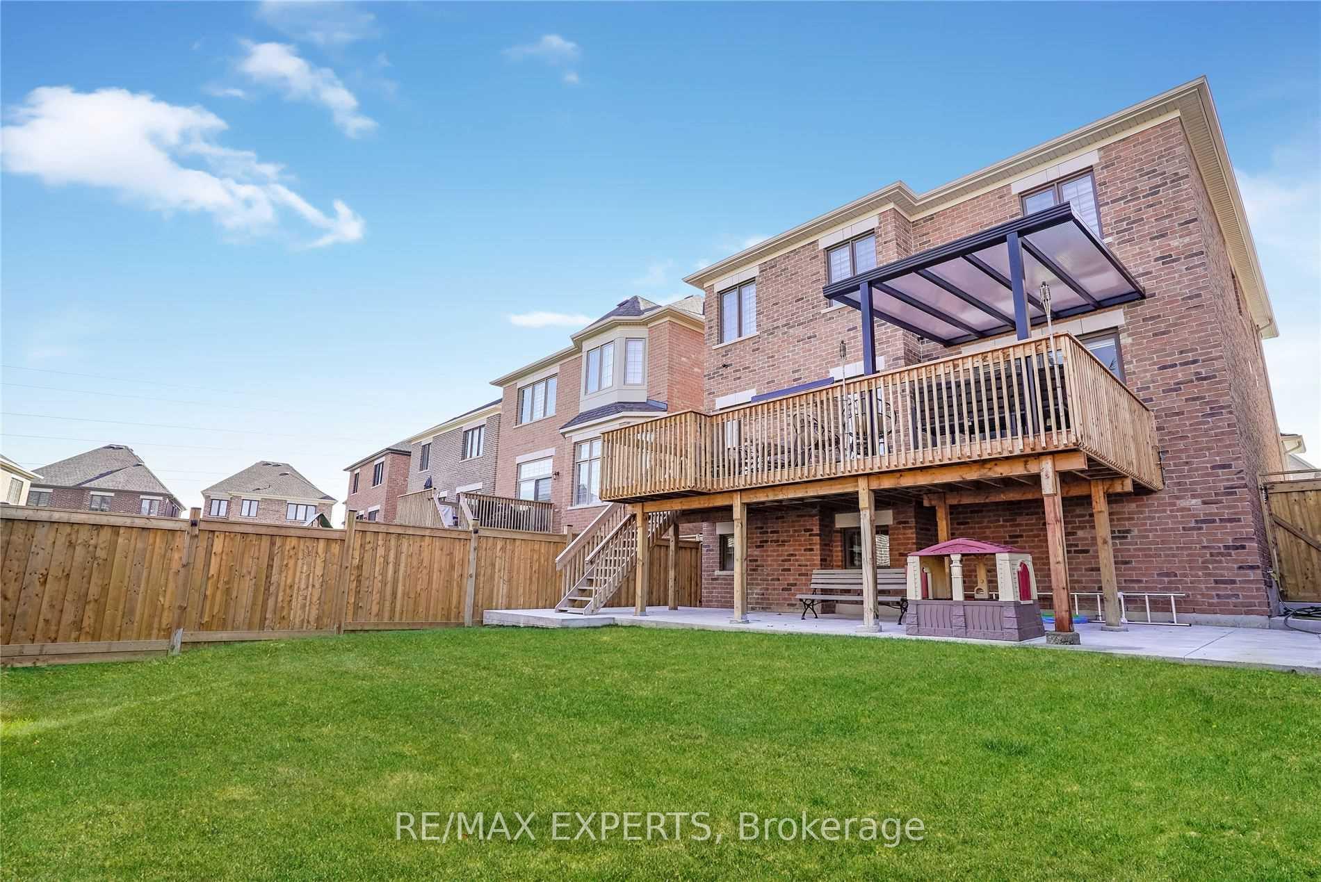 Photo 33 of 38 Chorus Crescent, Vaughan, Kleinburg — HOMEH