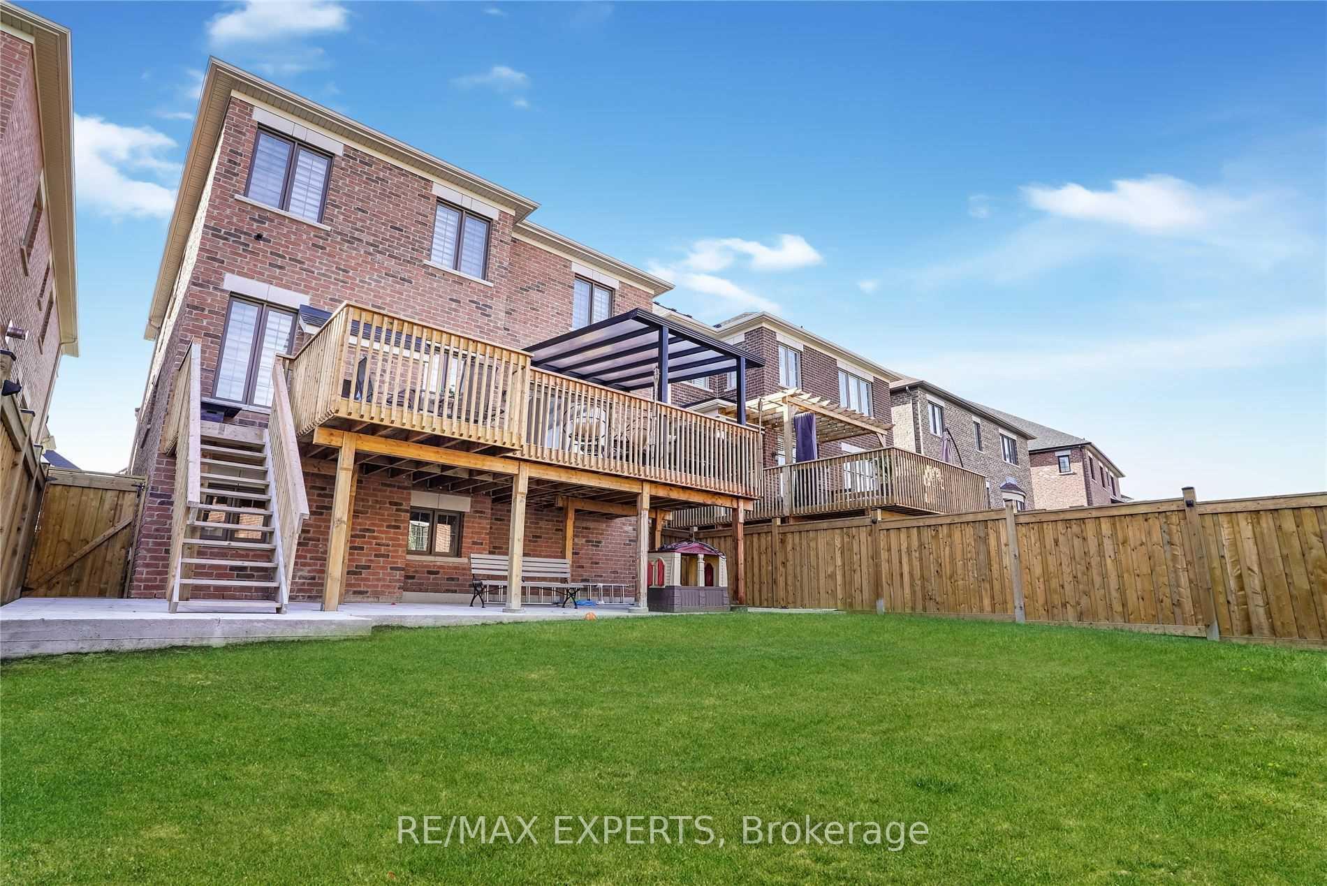 Photo 34 of 38 Chorus Crescent, Vaughan, Kleinburg — HOMEH