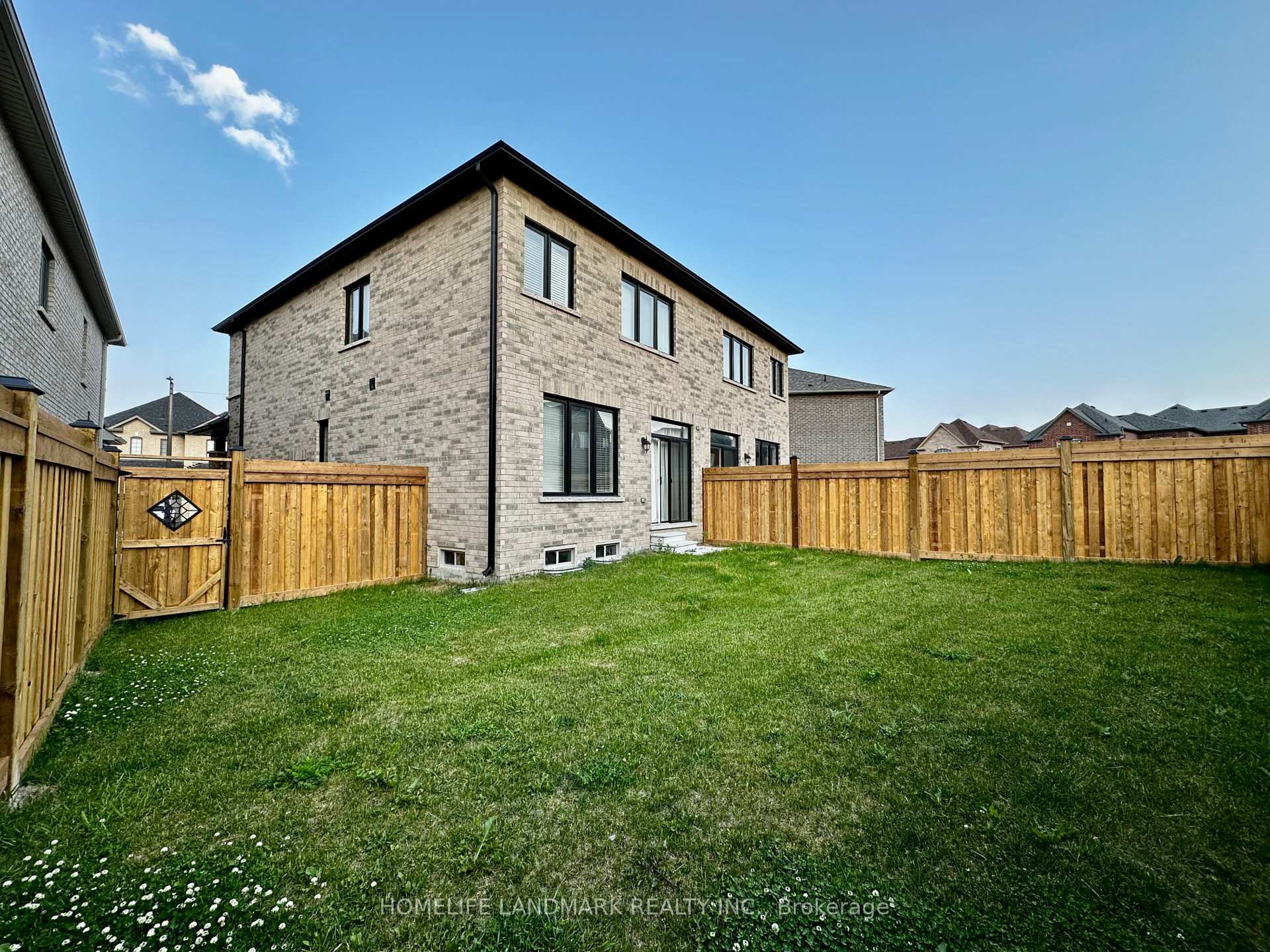Photo 2 of 36 Thelma Drive, Whitby, Rural Whitby — HOMEH