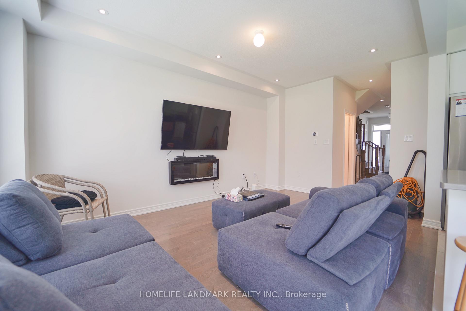 Photo 10 of 36 Thelma Drive, Whitby, Rural Whitby — HOMEH